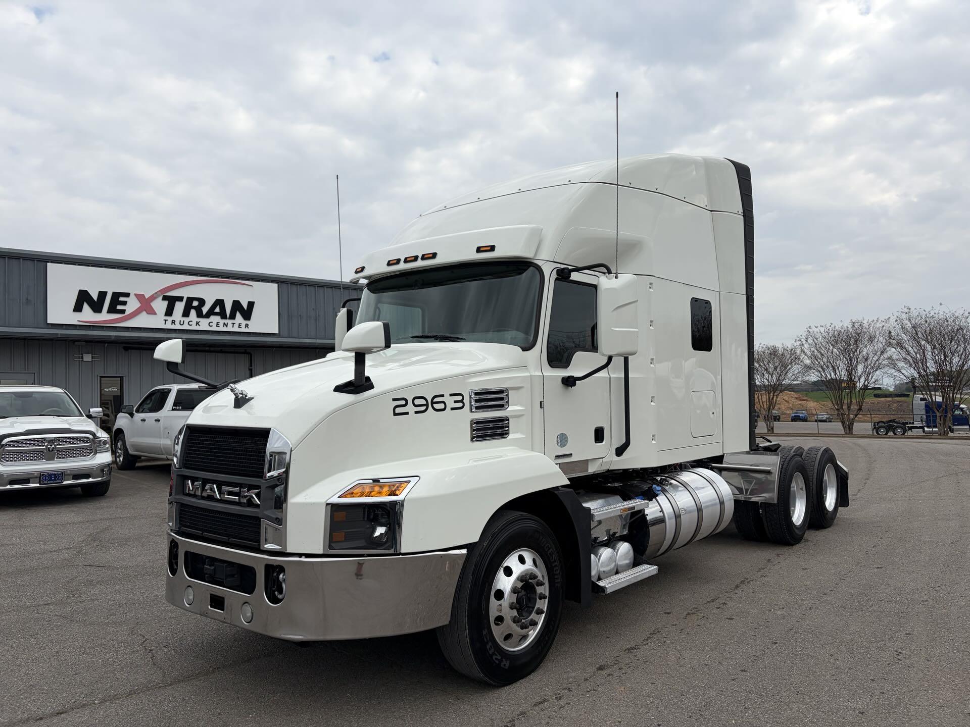 2022 Mack AN64T