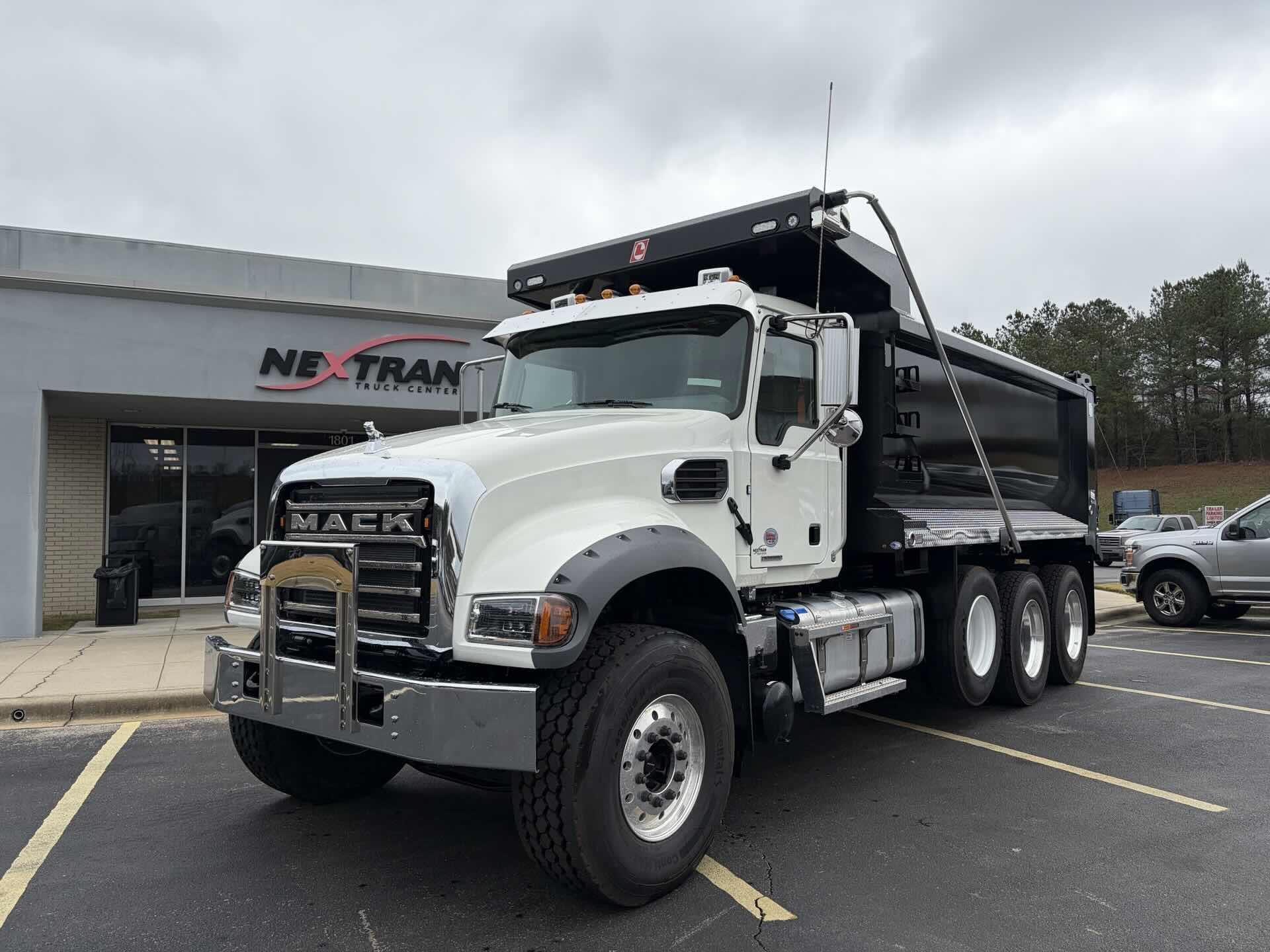 2026 Mack GR64FT