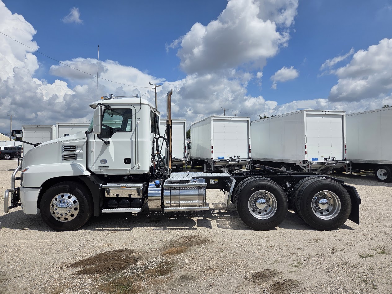 2022 Mack Anthem in Tampa, FL — photo 4