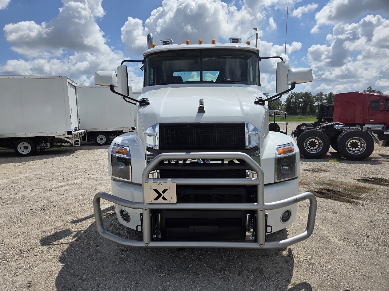 2022 Mack Anthem in Tampa, FL — photo 2