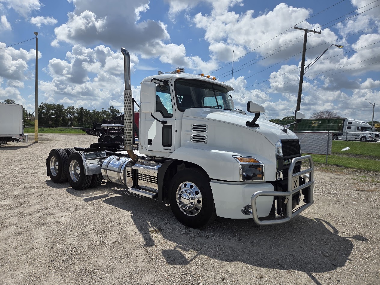 2022 Mack Anthem in Tampa, FL — photo 3