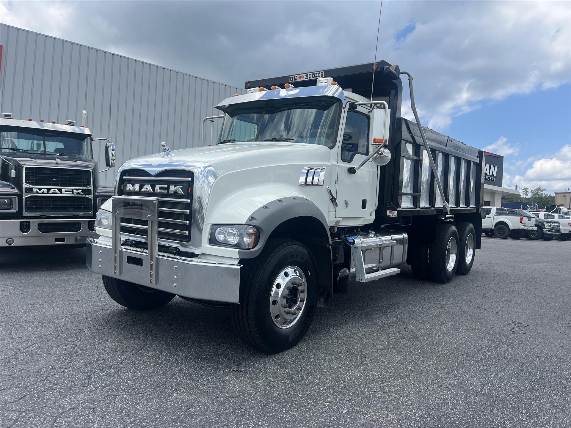 2024 Mack GR64F
