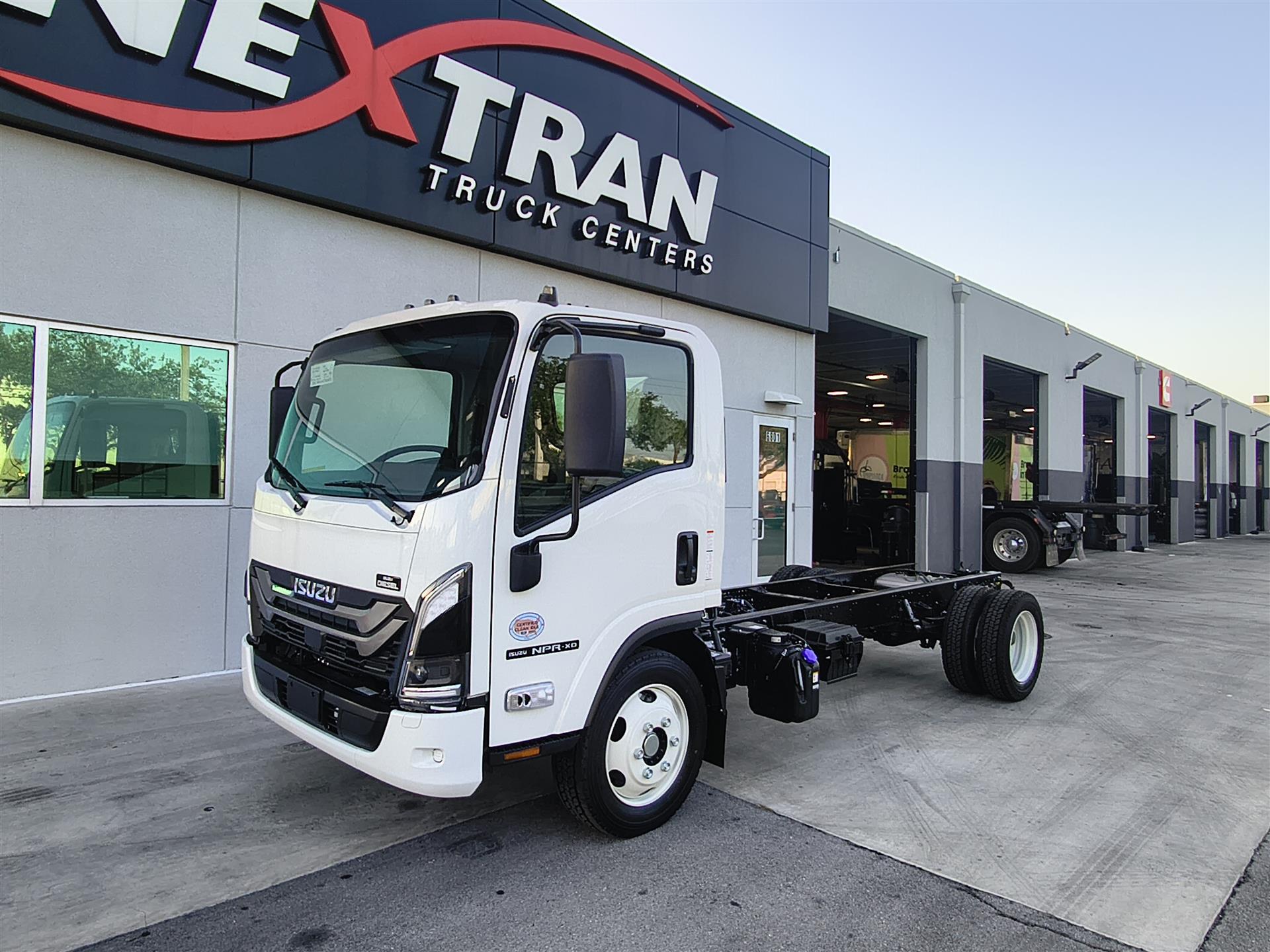 2027 Isuzu NPR-3Y354