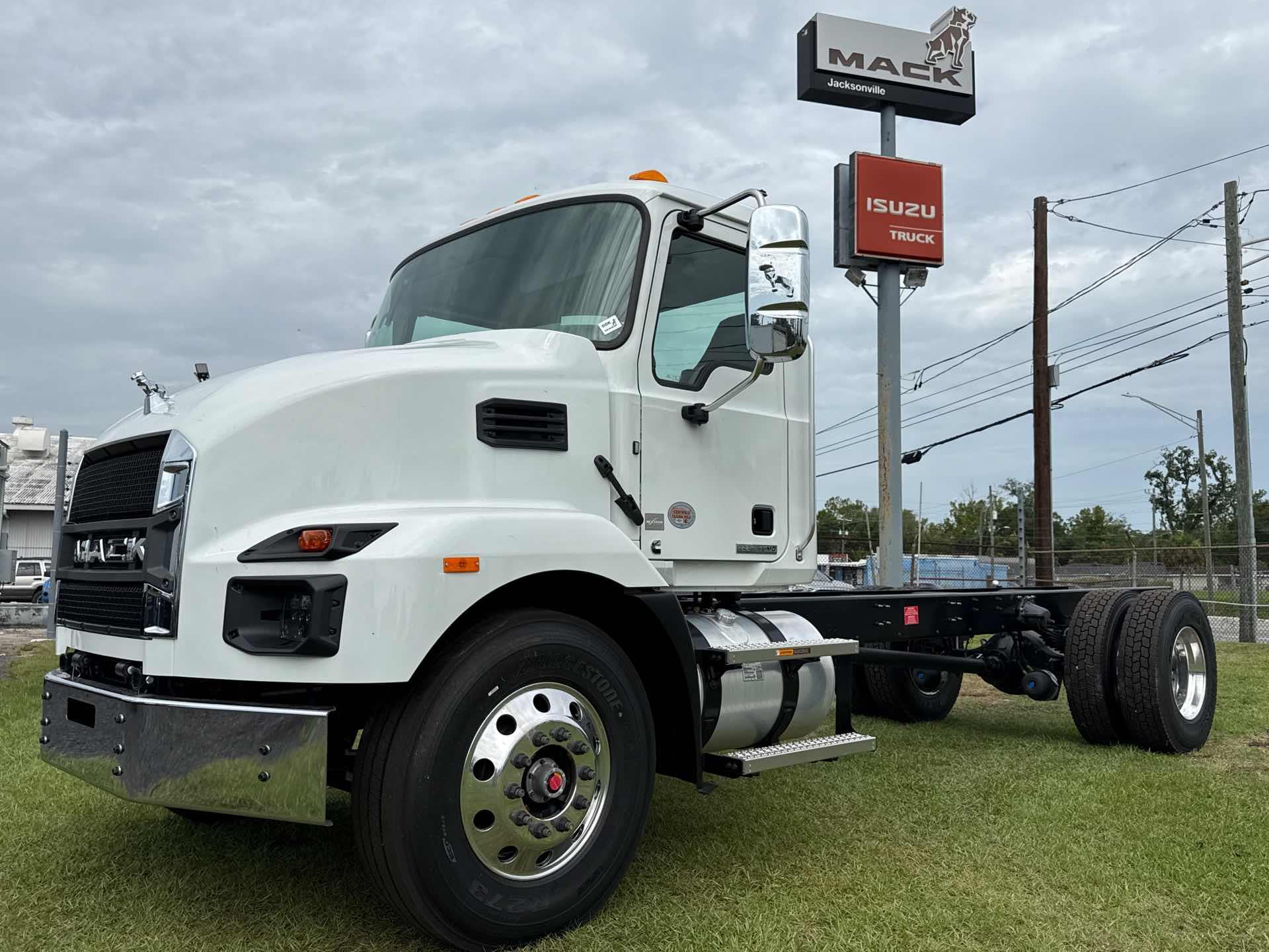 2027 Mack MD6 42R