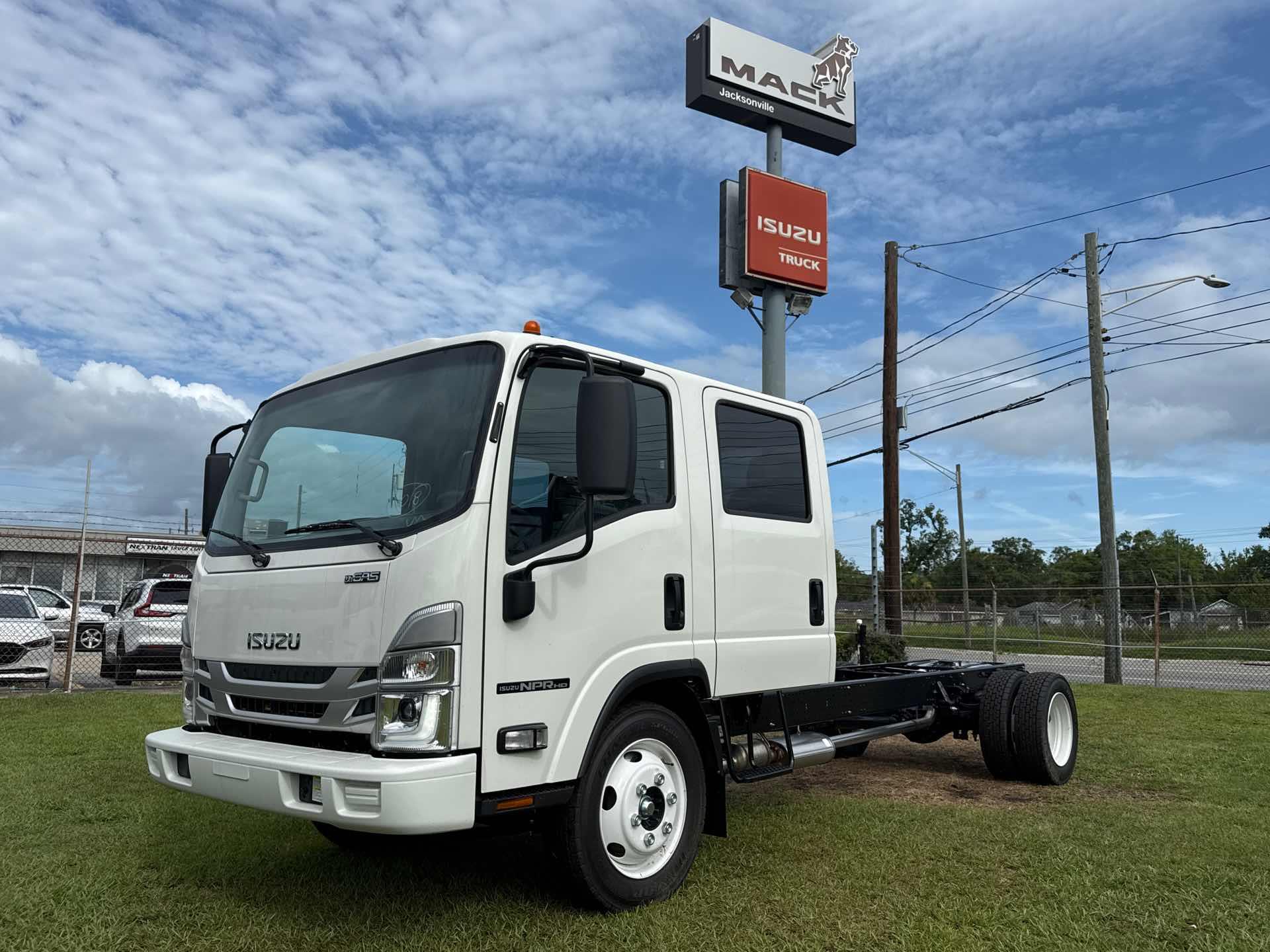 2027 Isuzu NPR-1G404