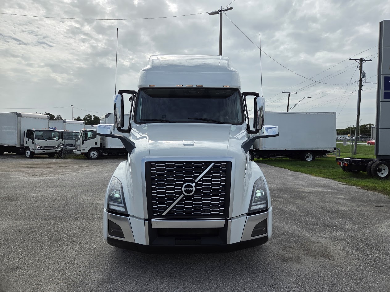 2025 Volvo VNL 760 in Tampa, FL — photo 2