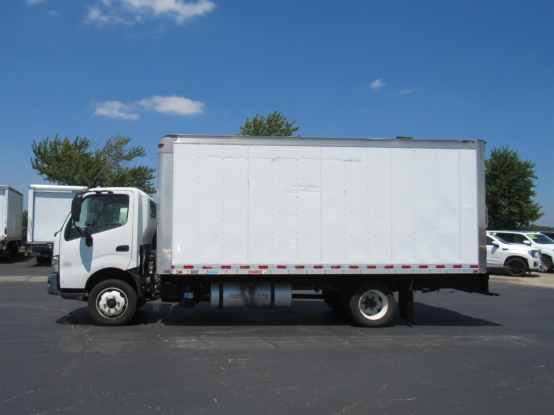 2018 Hino 195 in Kansas City, MO — photo 2