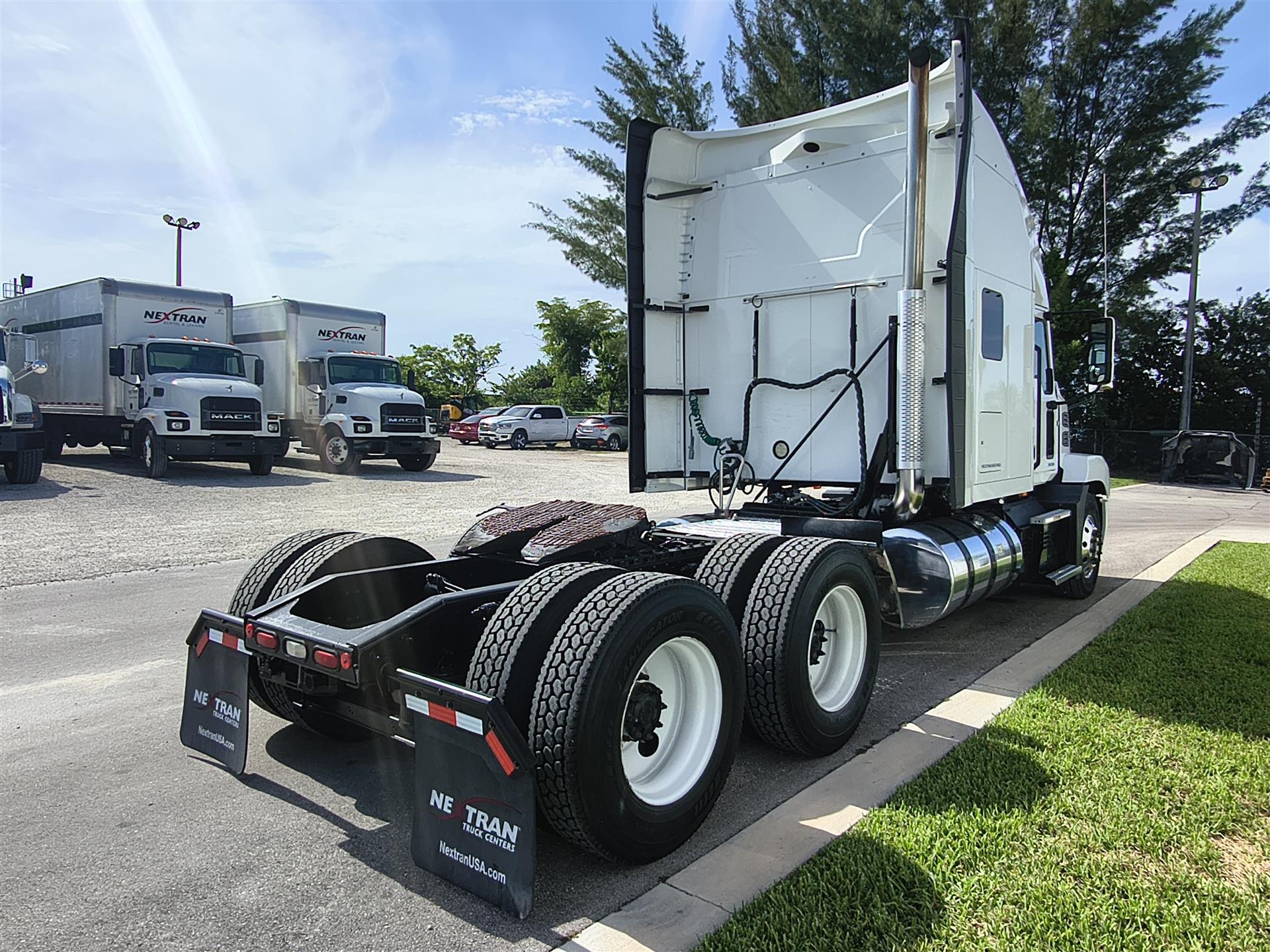 2022 Mack Anthem in Orlando, FL — photo 4