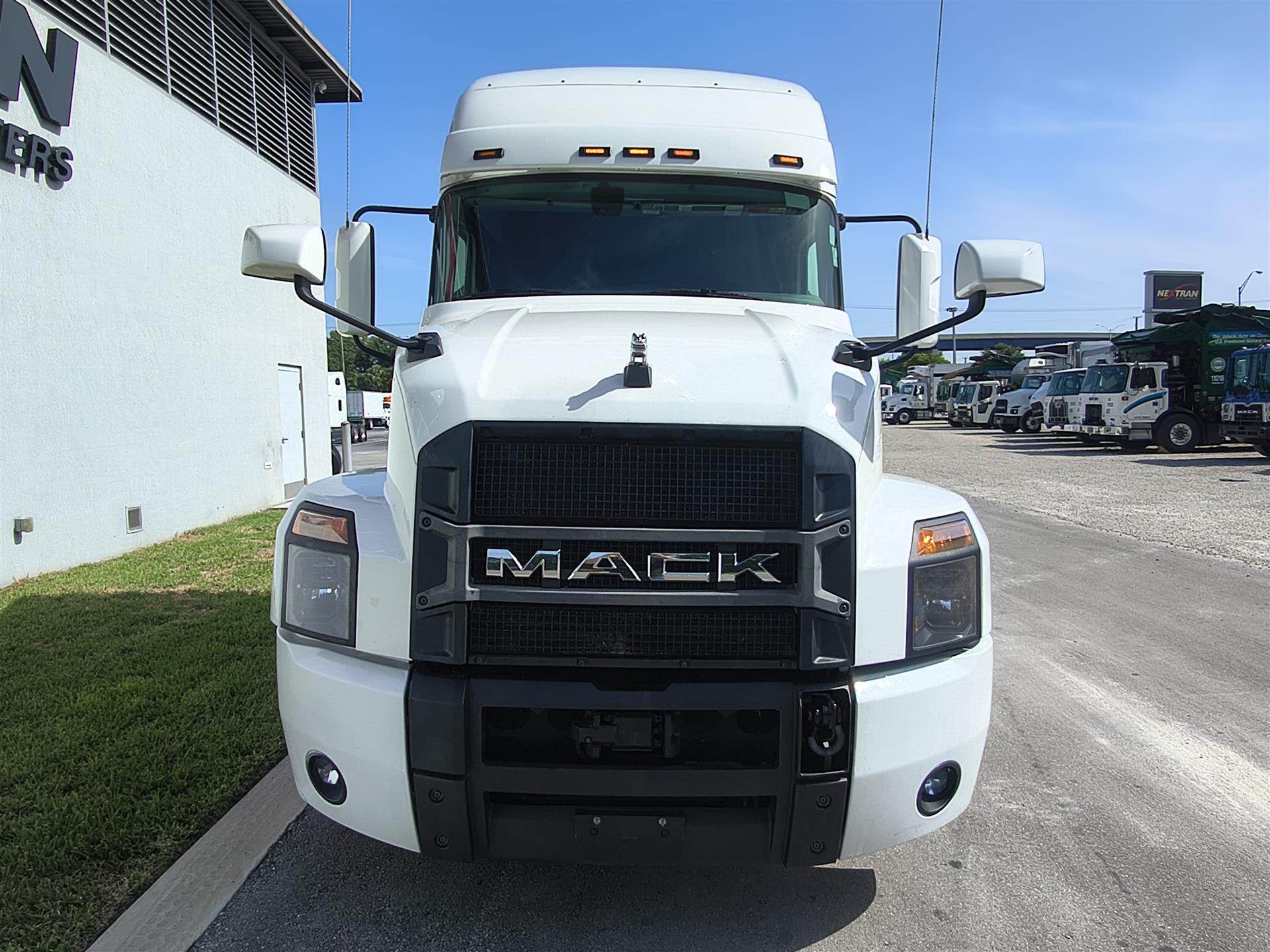 2022 Mack Anthem in Orlando, FL — photo 2