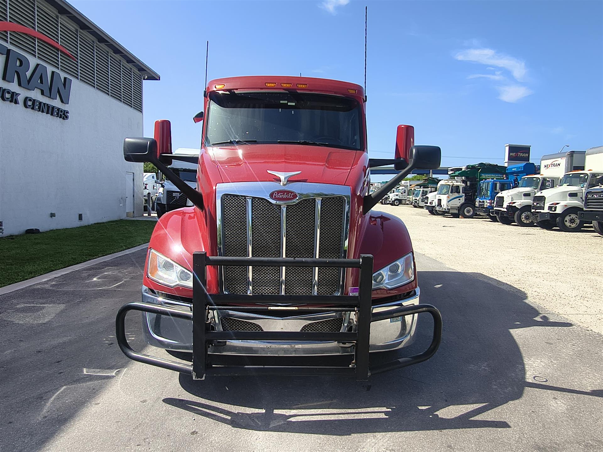 2023 Peterbilt 579 in Fort Lauderdale, FL — photo 2