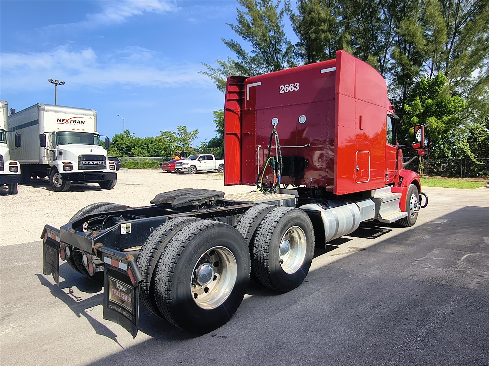 2023 Peterbilt 579 in Fort Lauderdale, FL — photo 4