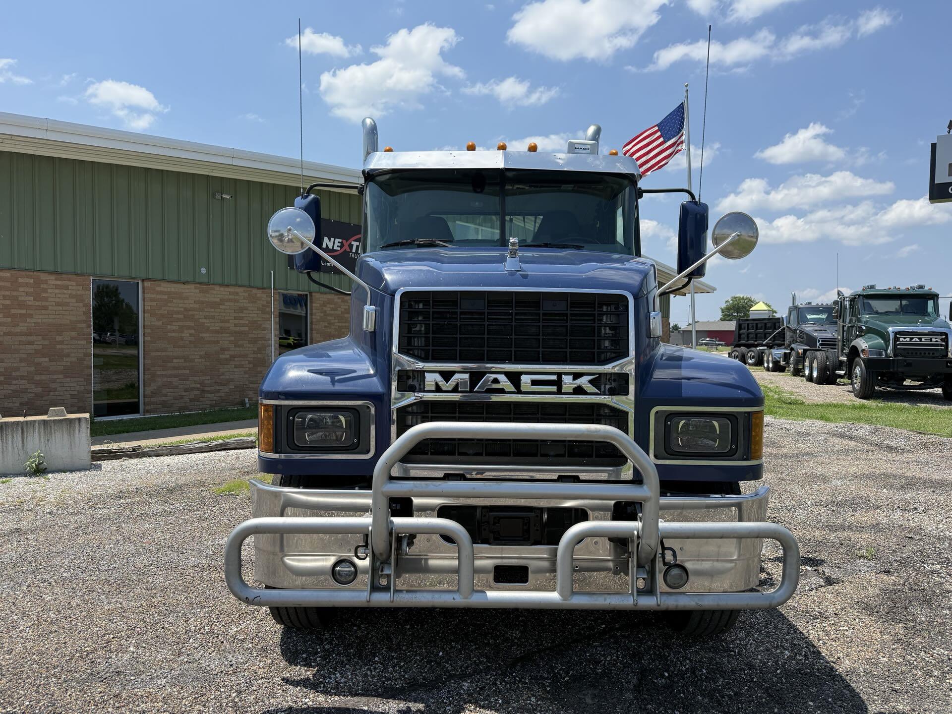 2024 Mack Pinnacle in Decatur, IL — photo 8