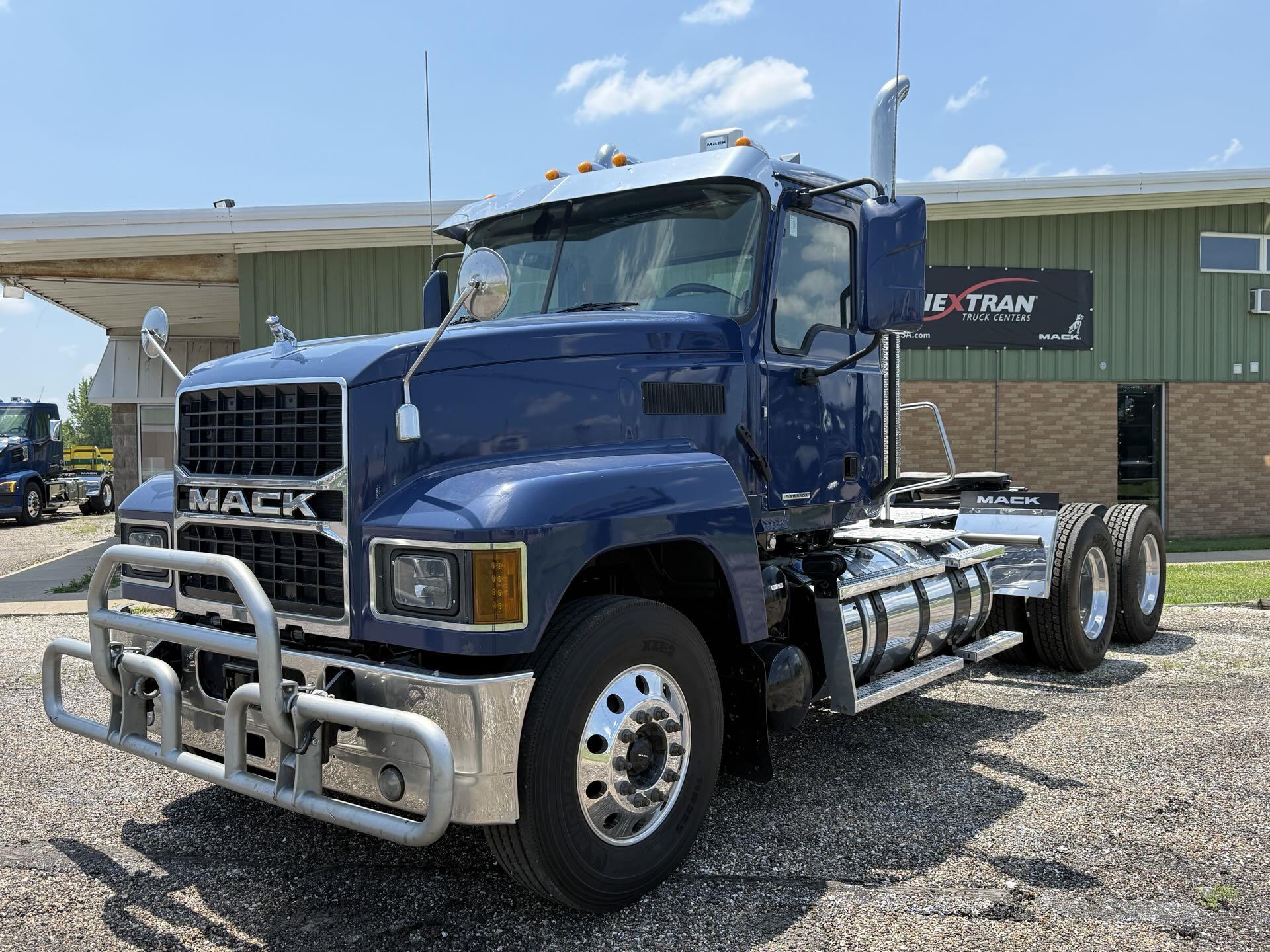 2024 Mack Pinnacle in Decatur, IL