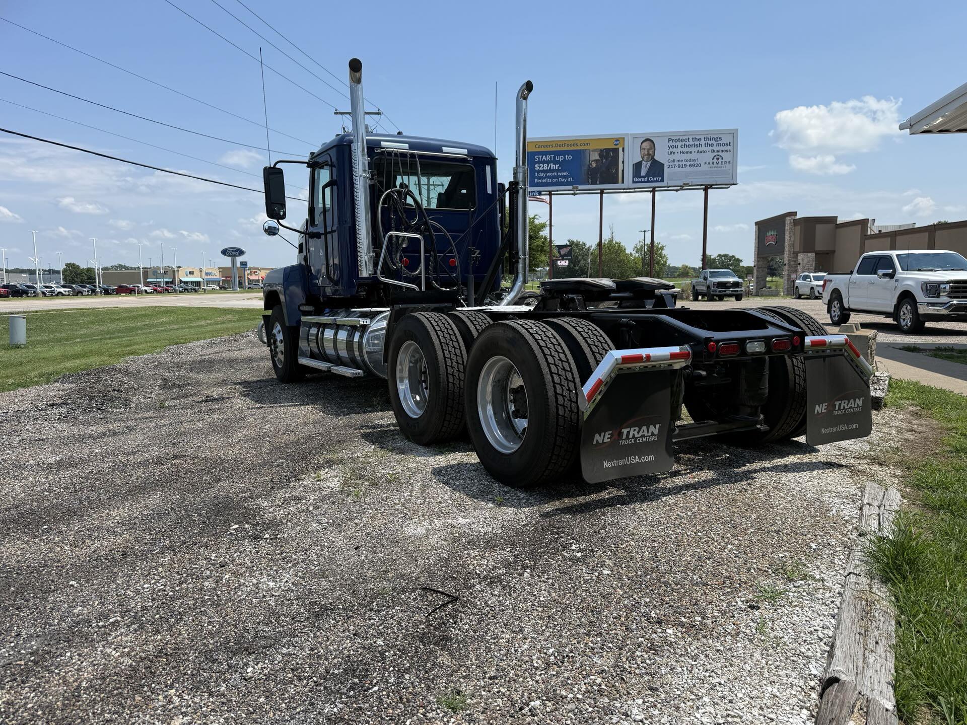 2024 Mack Pinnacle in Decatur, IL — photo 2