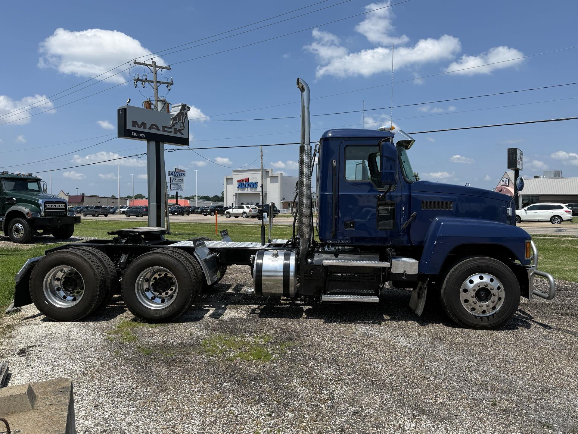 2024 Mack Pinnacle in Decatur, IL — photo 6