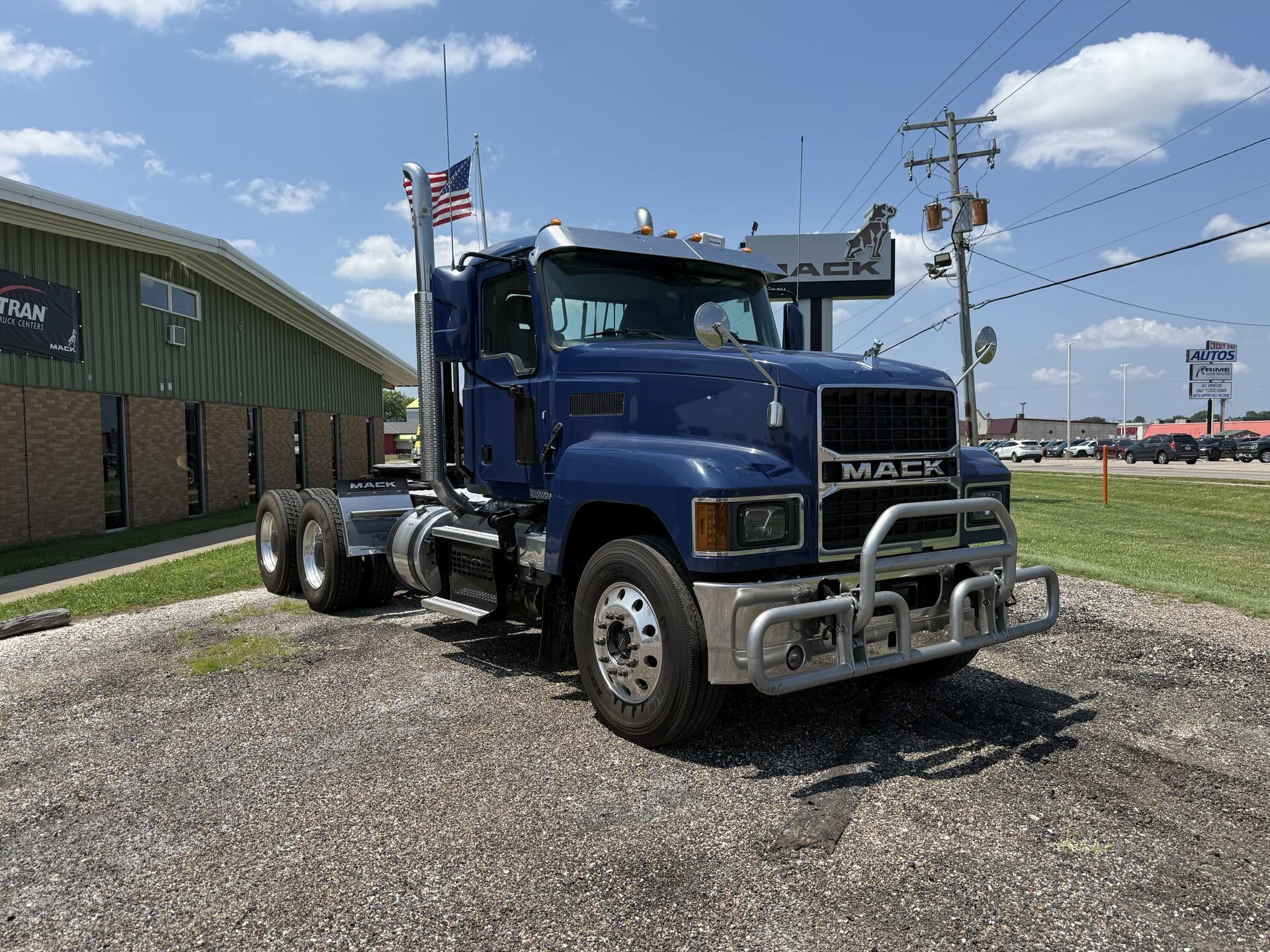 2024 Mack Pinnacle in Decatur, IL — photo 7