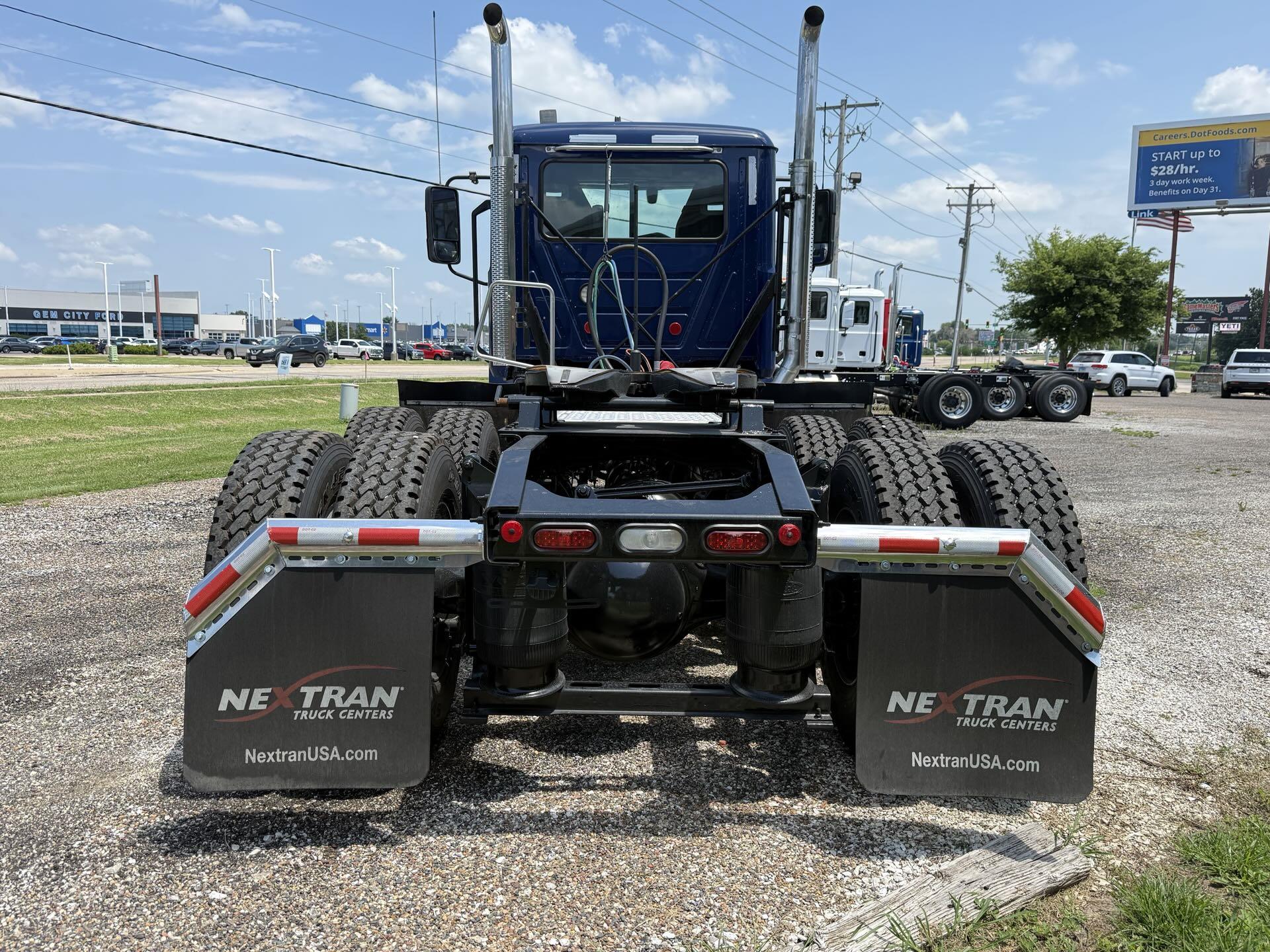 2024 Mack Pinnacle in Quincy, IL — photo 4