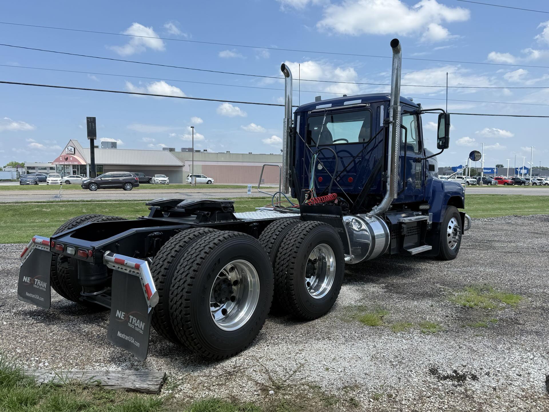 2024 Mack Pinnacle in Quincy, IL — photo 8