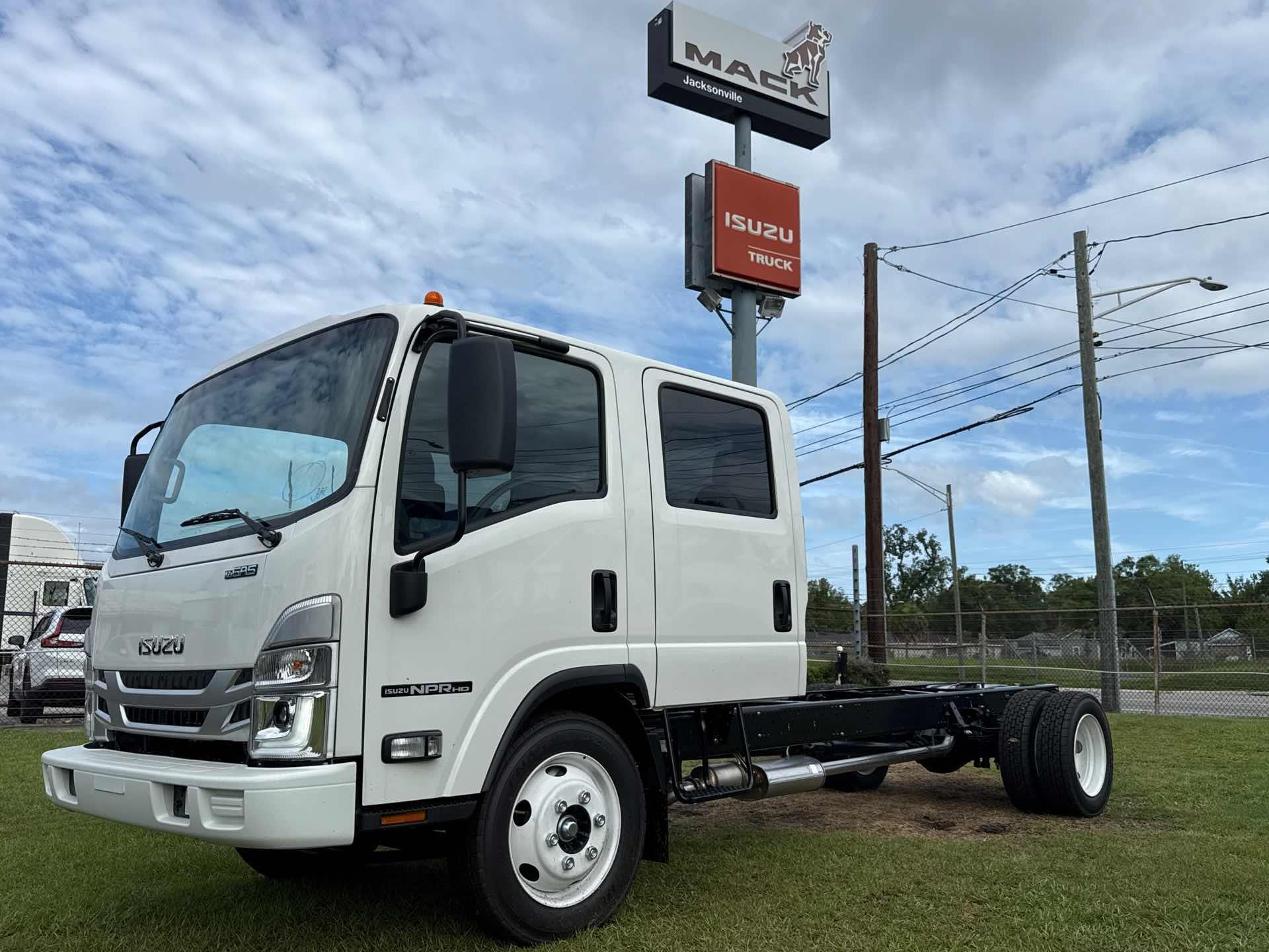 2027 Isuzu NPR-1G404