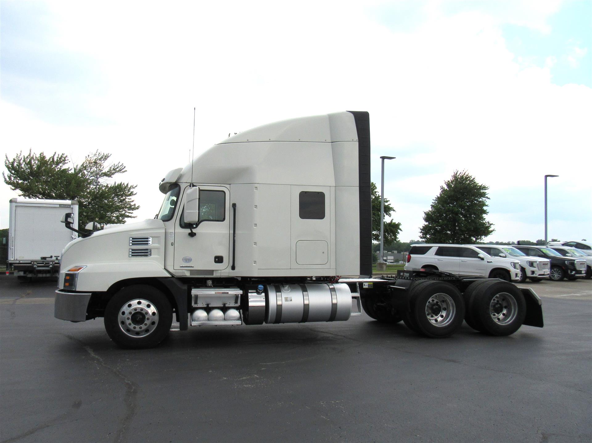 2023 Mack Anthem in Kansas City, MO — photo 2