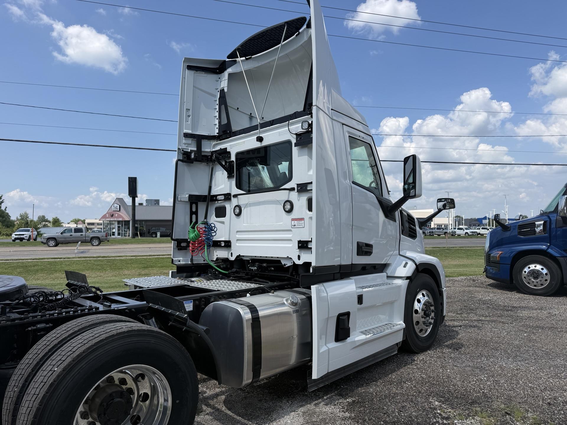 2026 Mack Pinnacle in Quincy, IL — photo 8
