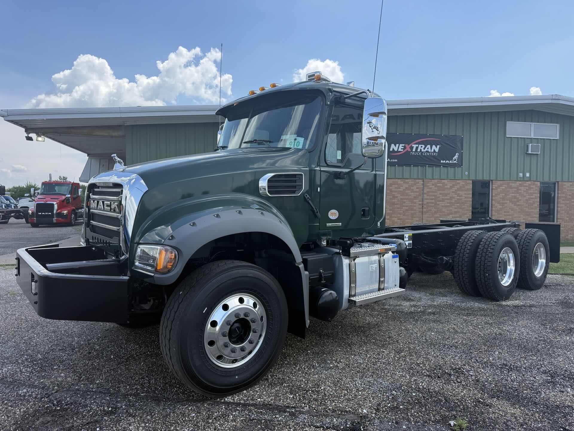 2027 Mack GR64F