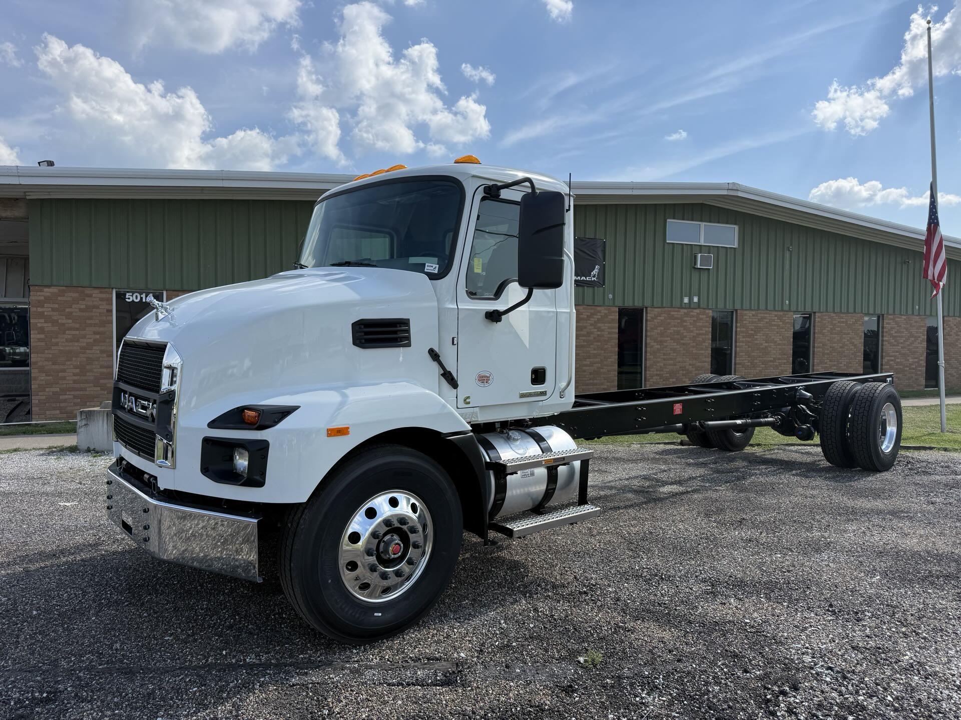 2027 Mack MD6 42R