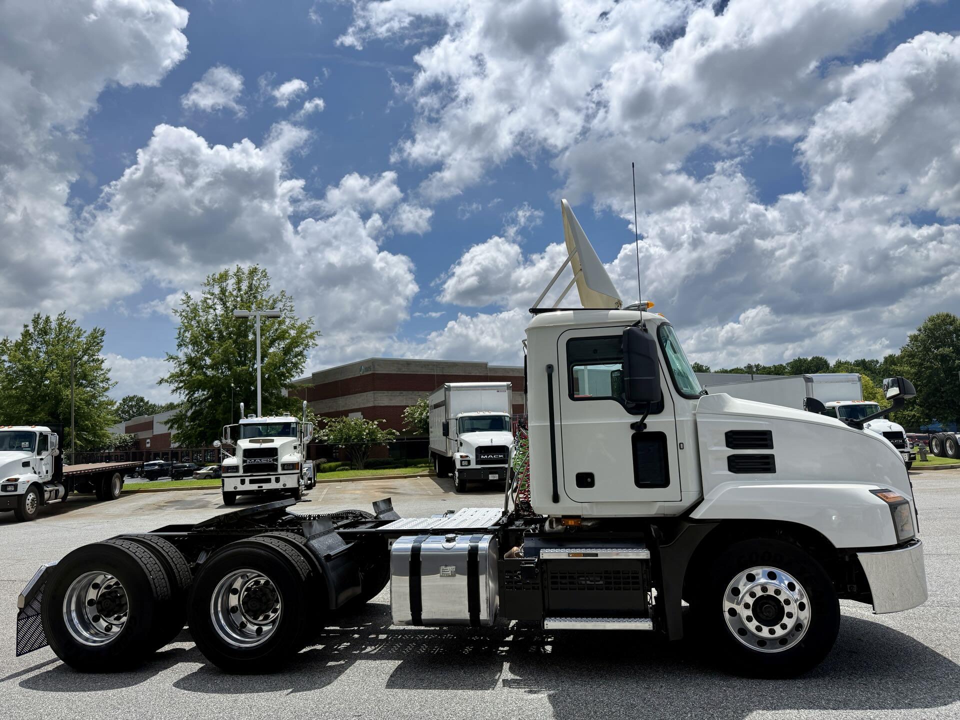 2022 Mack Anthem in Duluth, GA — photo 6