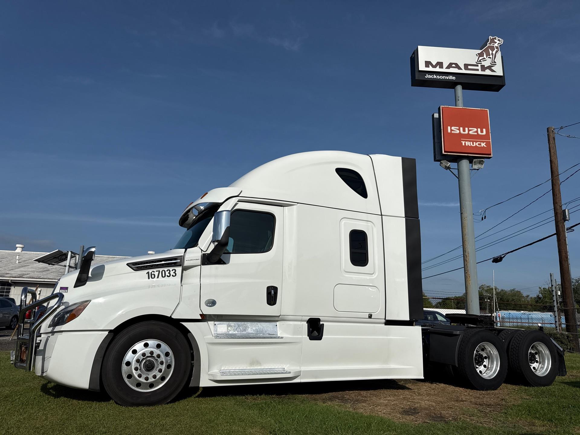 2022 Freightliner Cascadia in Jacksonville, FL — photo 2