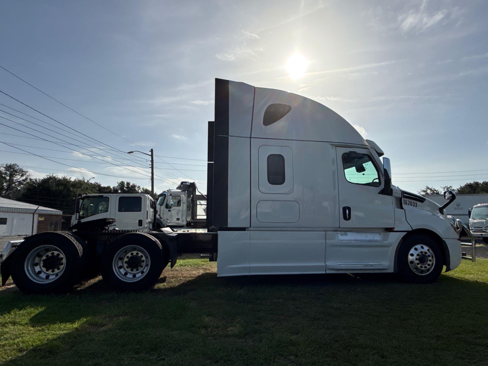 2022 Freightliner Cascadia in Jacksonville, FL — photo 6