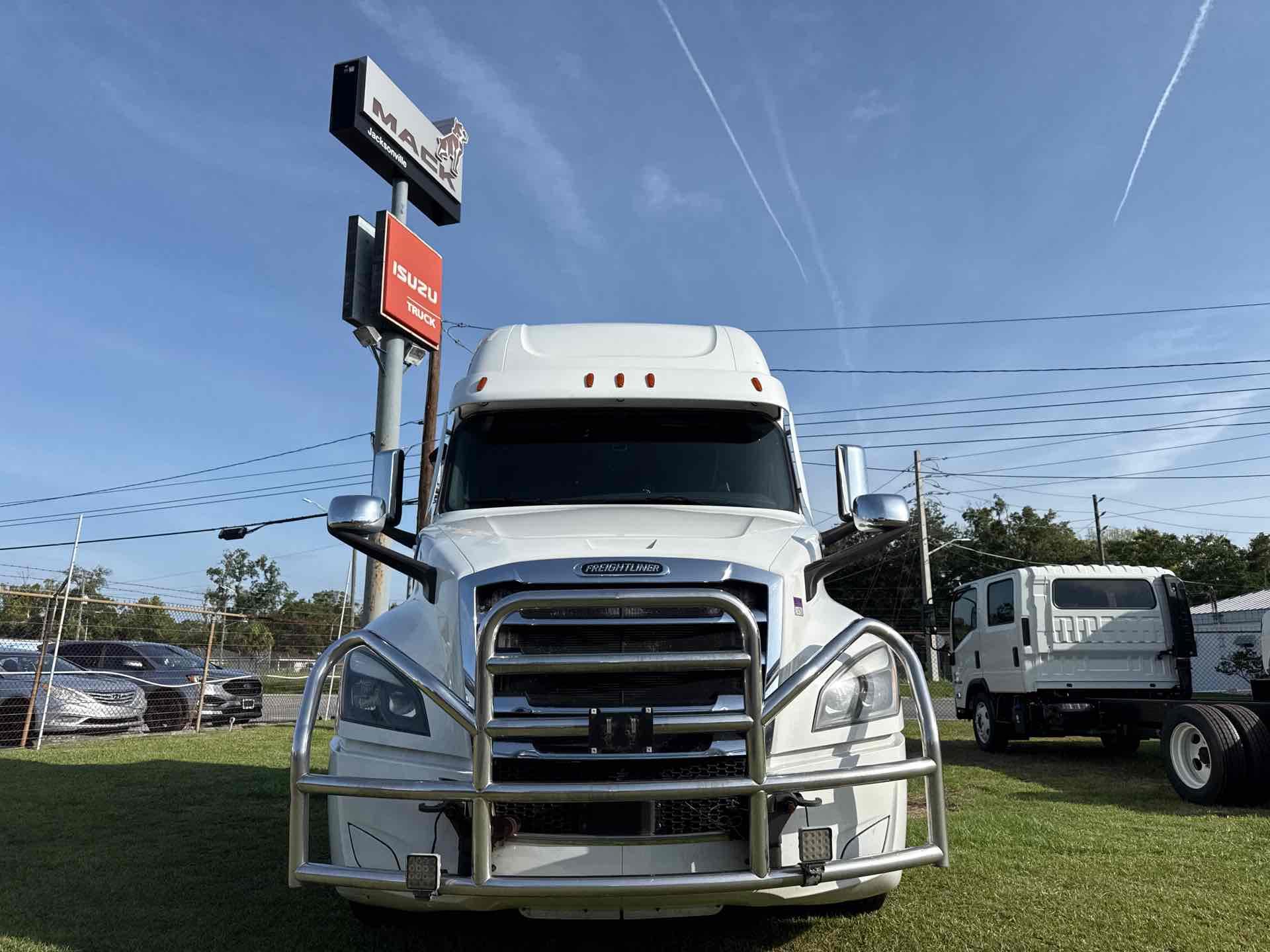 2022 Freightliner Cascadia in Jacksonville, FL — photo 8