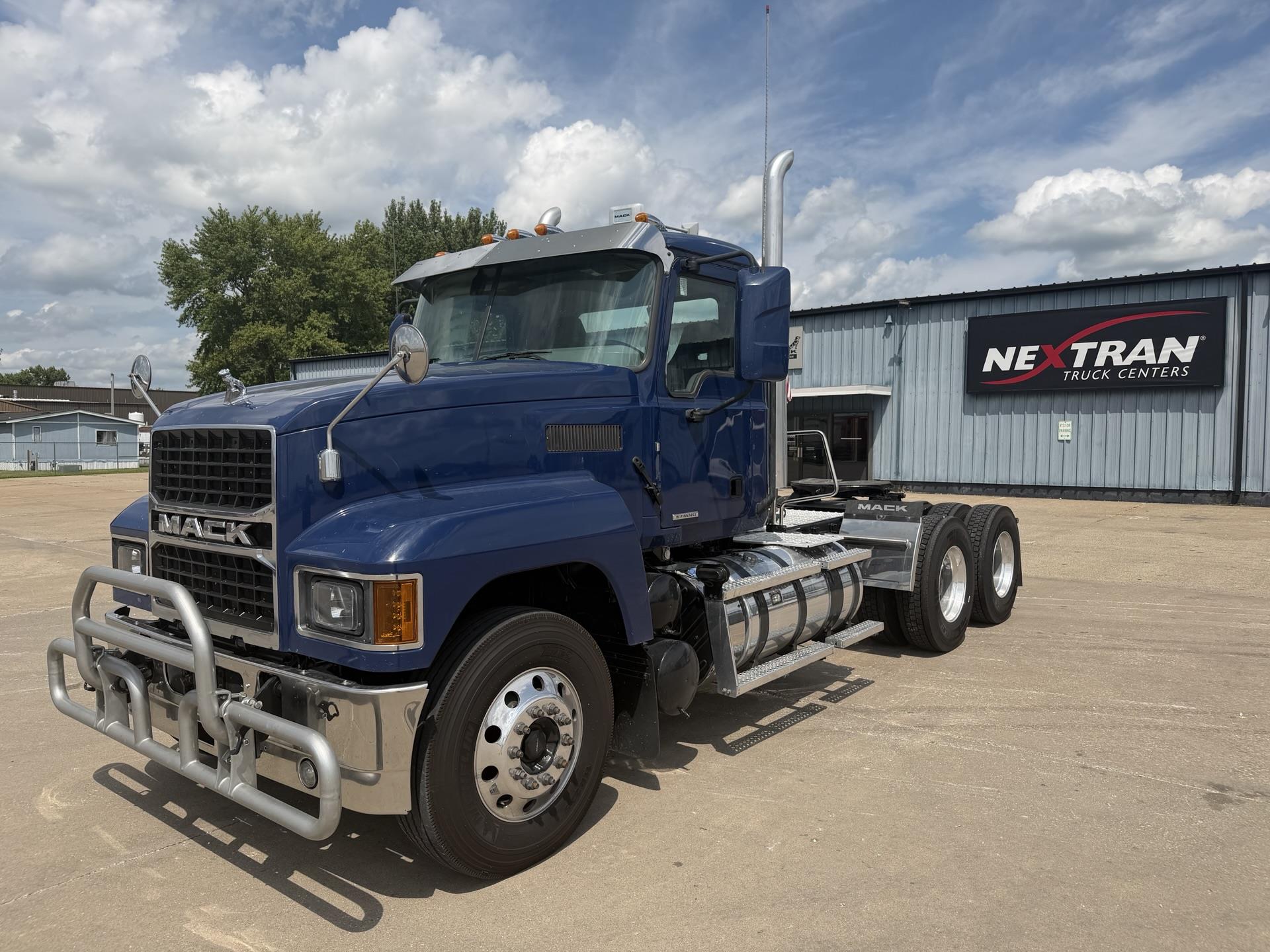 2024 Mack Pinnacle in Mediapolis, IA
