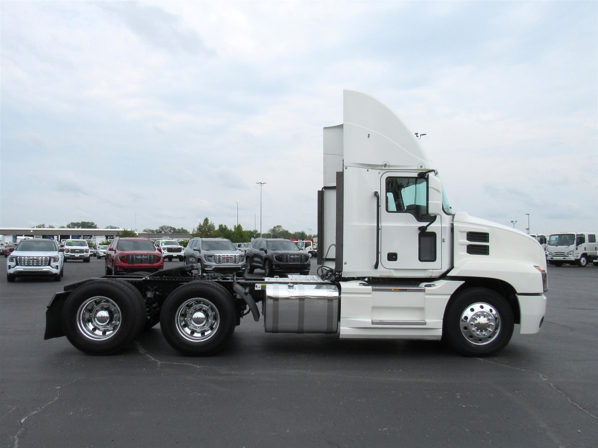 2020 Mack Anthem in Kansas City, MO — photo 7