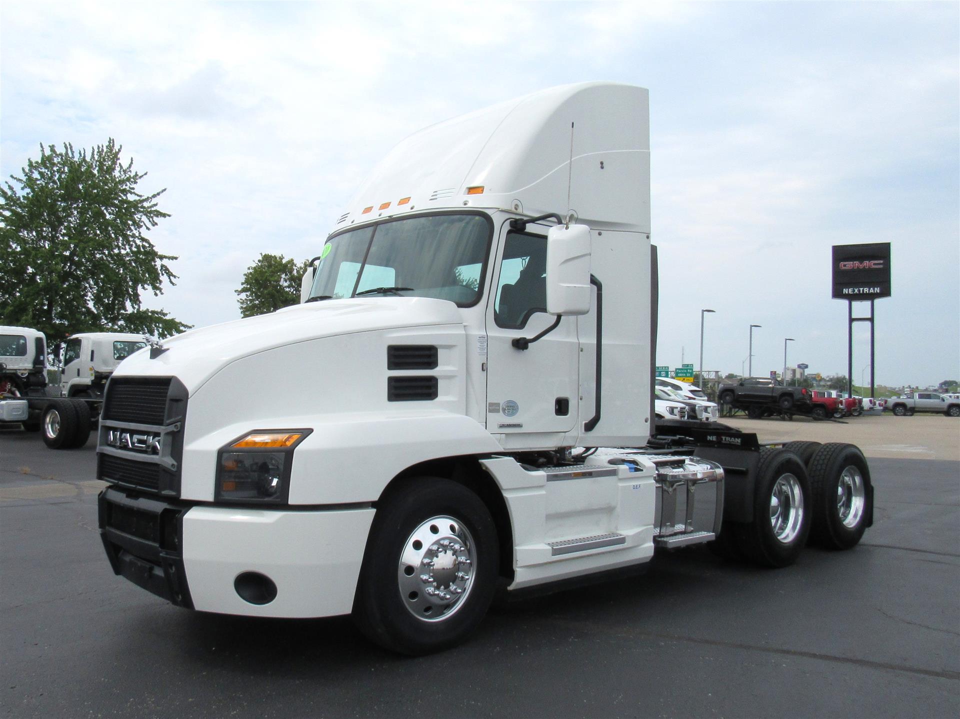 2020 Mack AN64T DAYCAB