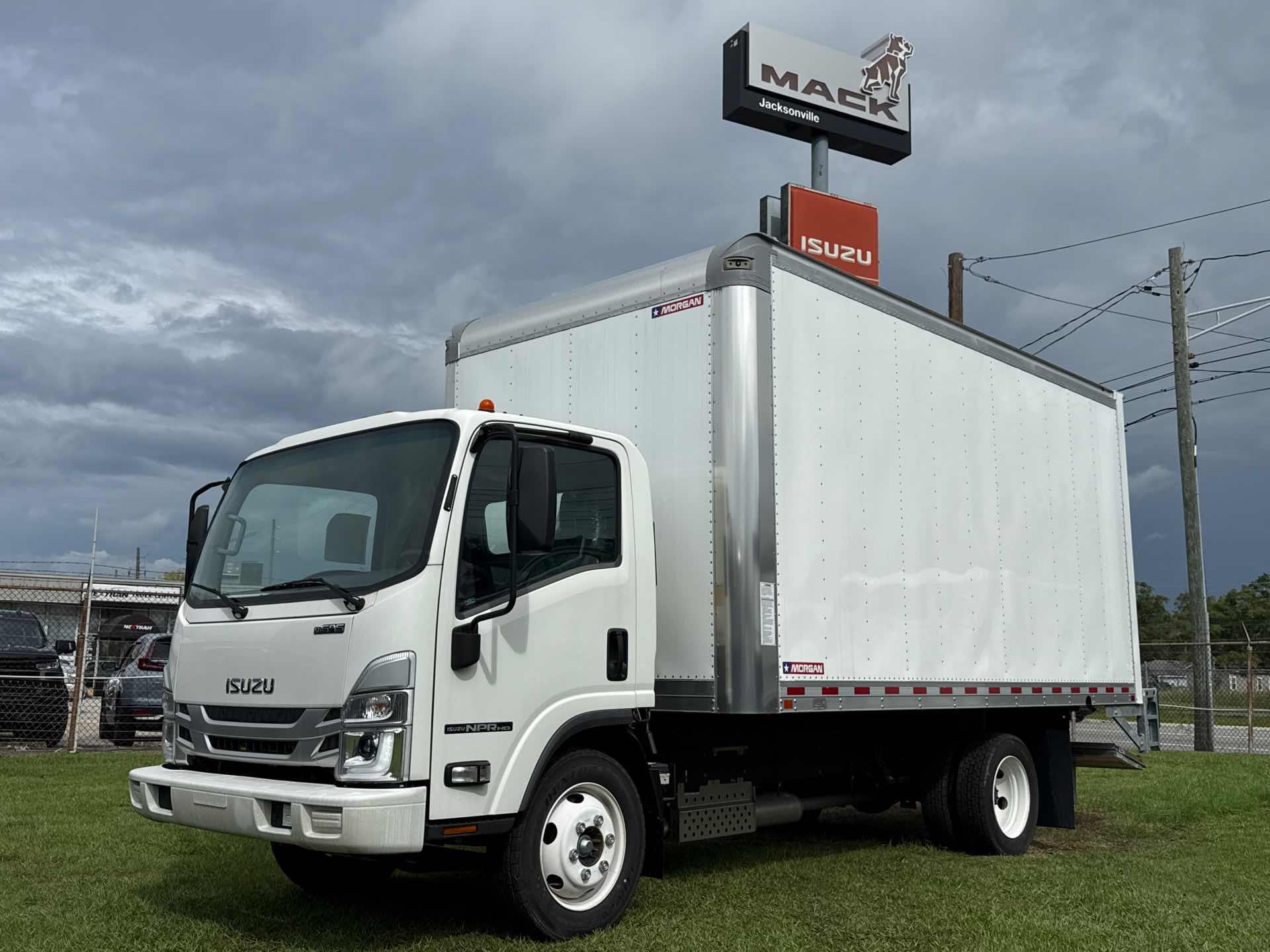 2024 Isuzu NPR-1F304