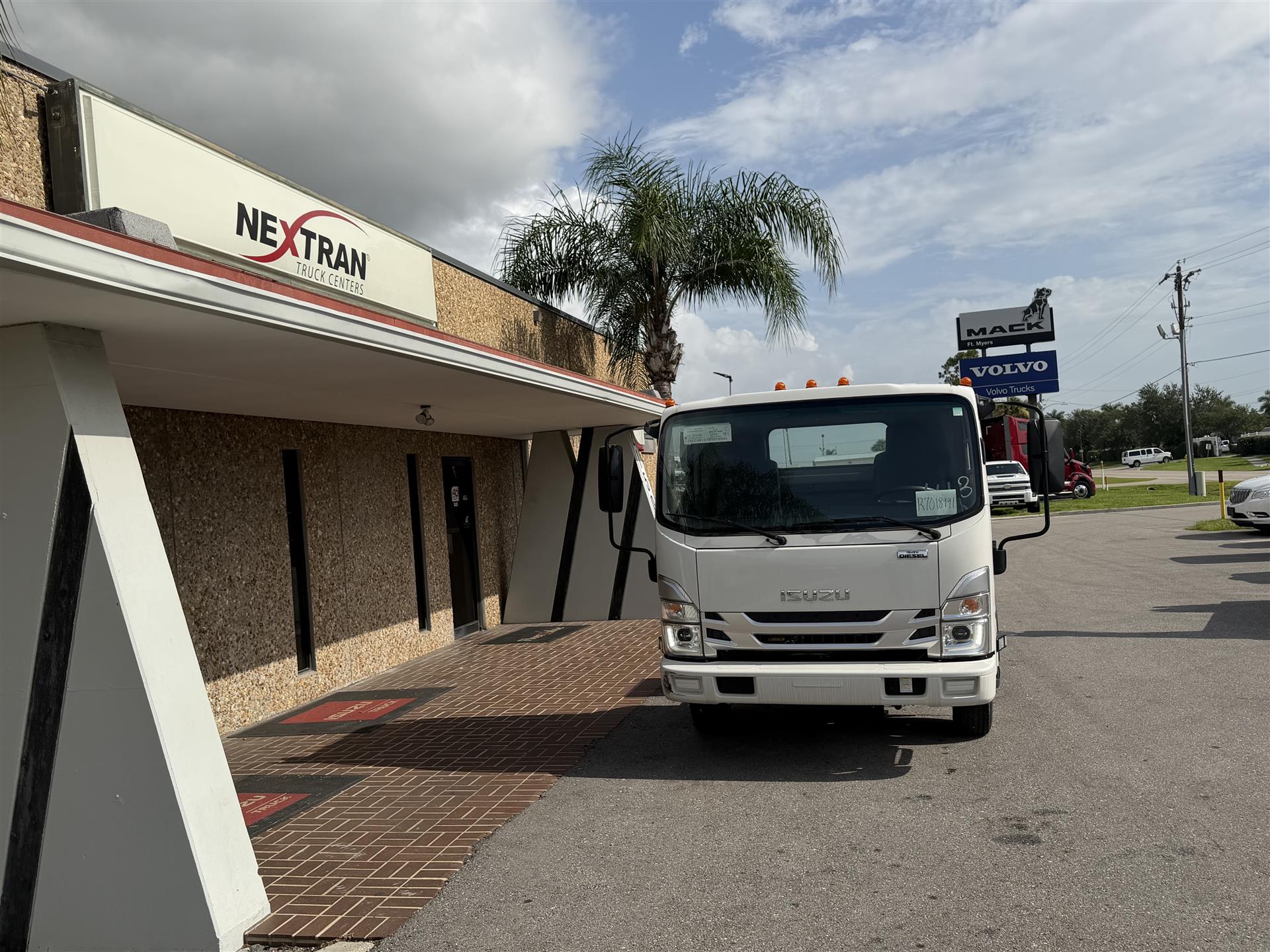 2024 Isuzu NPR-3F354