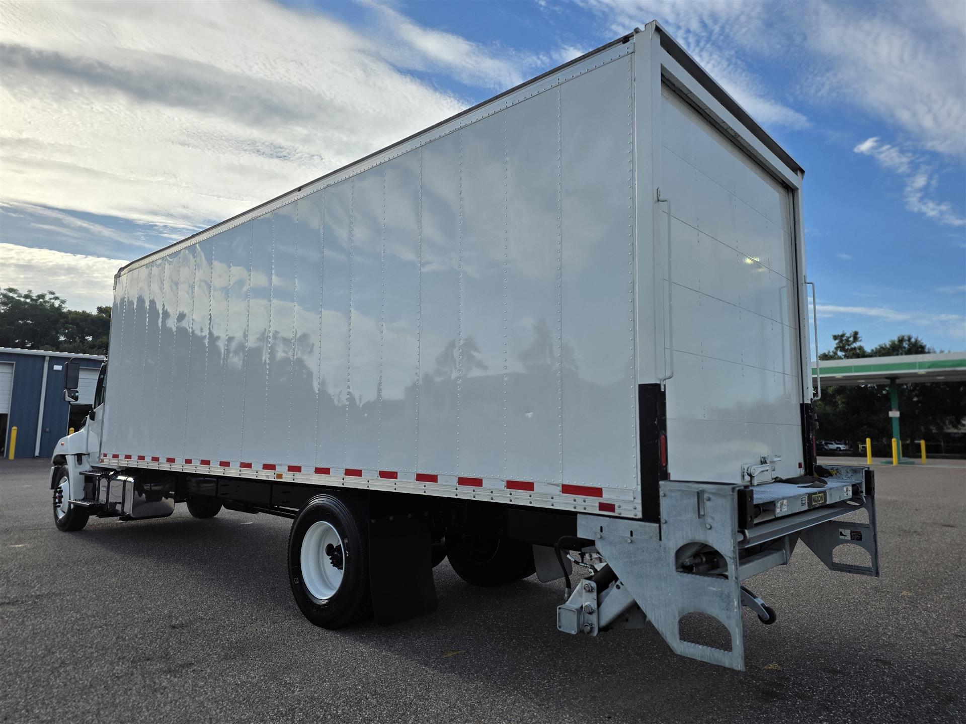 2020 Hino 268 in Orlando, FL — photo 4