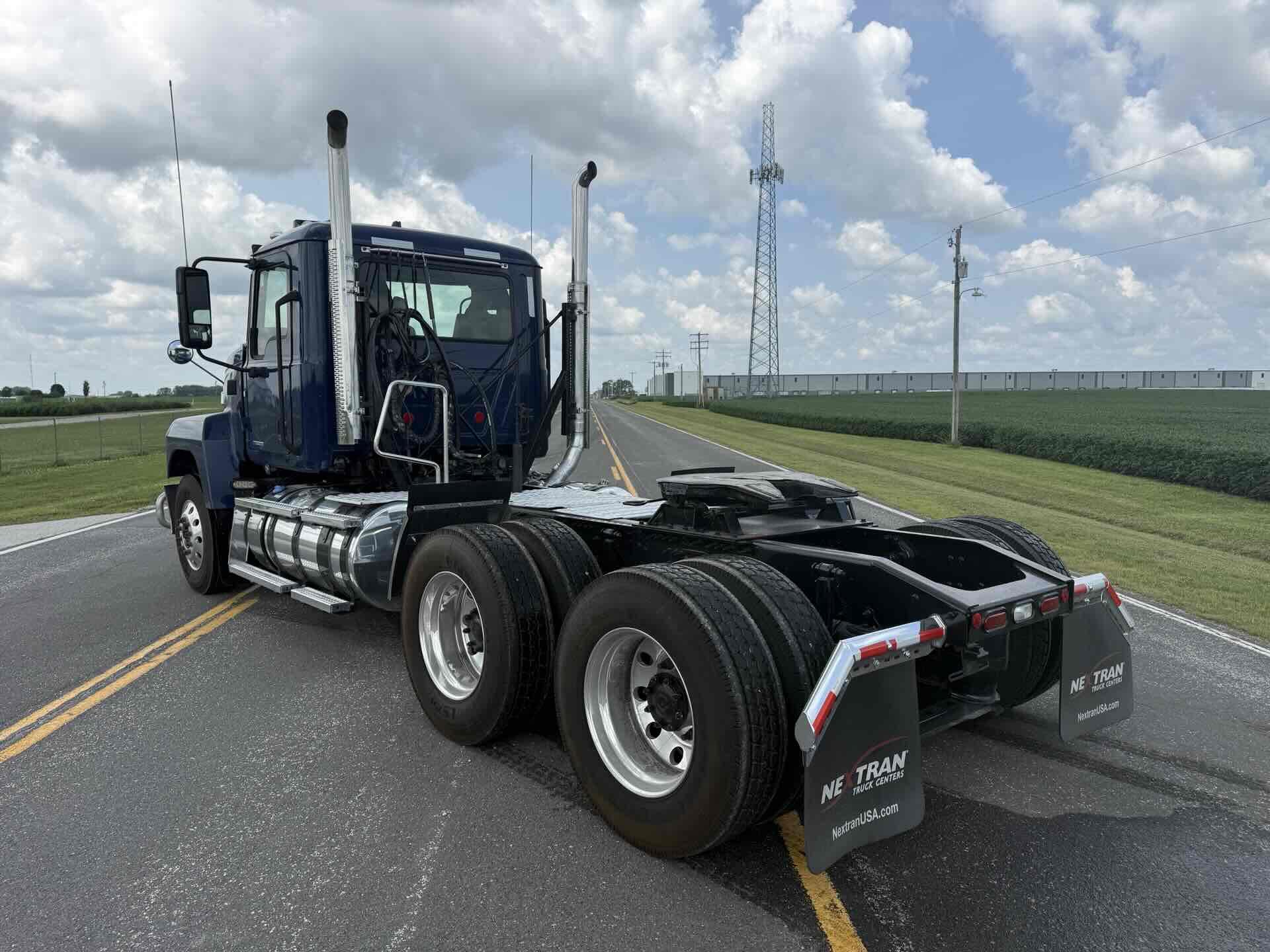 2024 Mack Pinnacle in Decatur, IL — photo 5