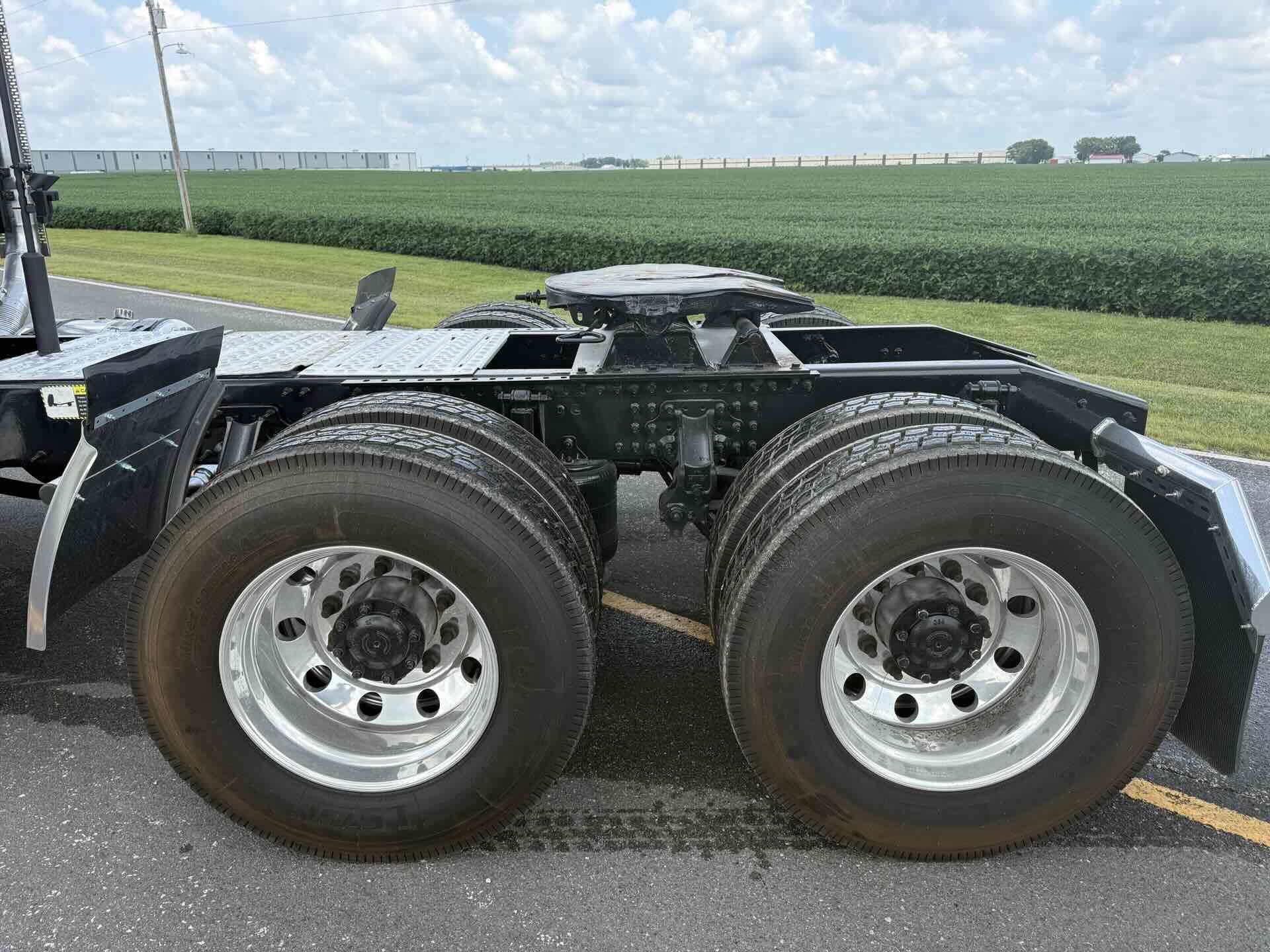 2024 Mack Pinnacle in Decatur, IL — photo 4