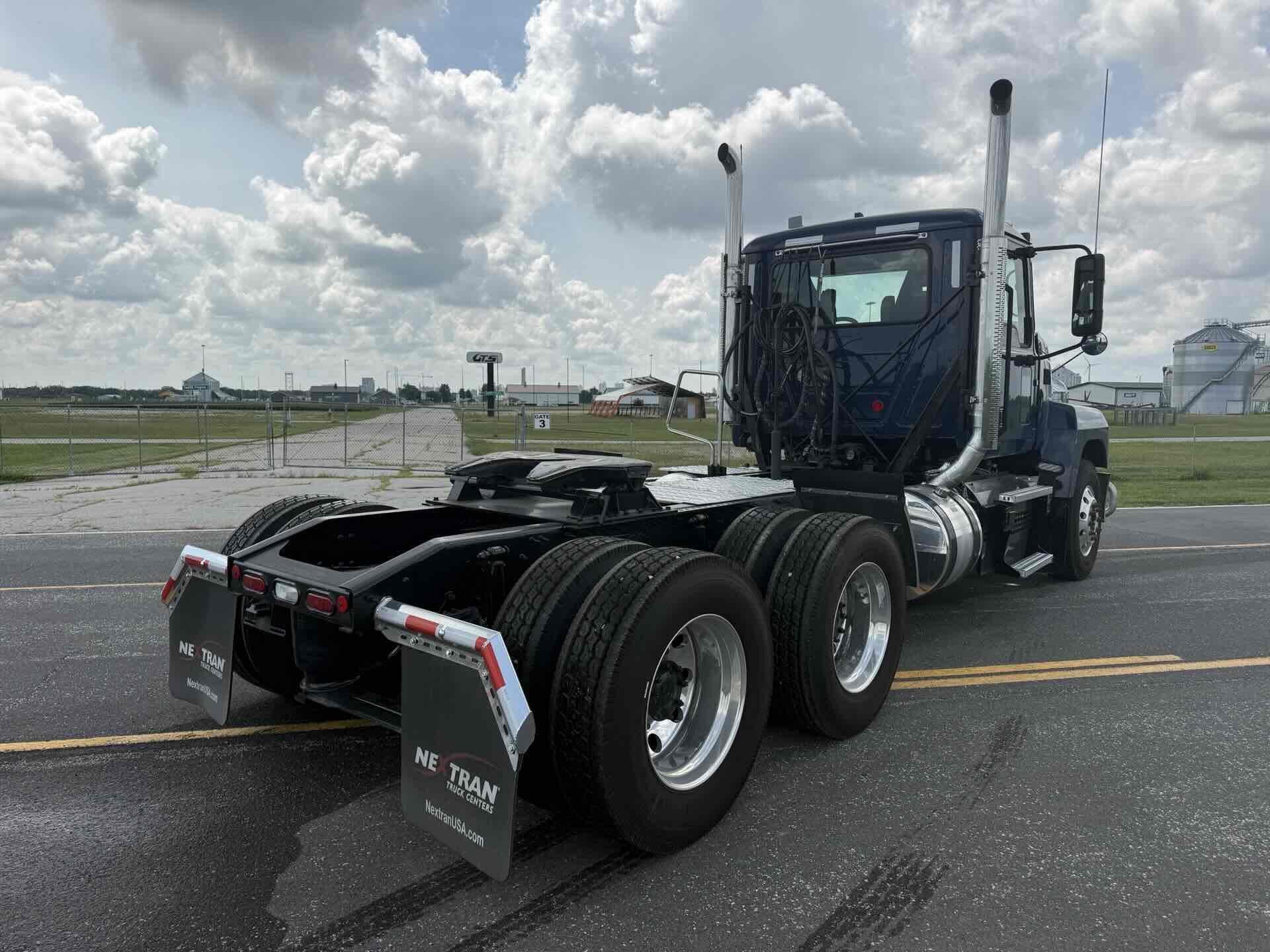 2024 Mack Pinnacle in Decatur, IL — photo 6
