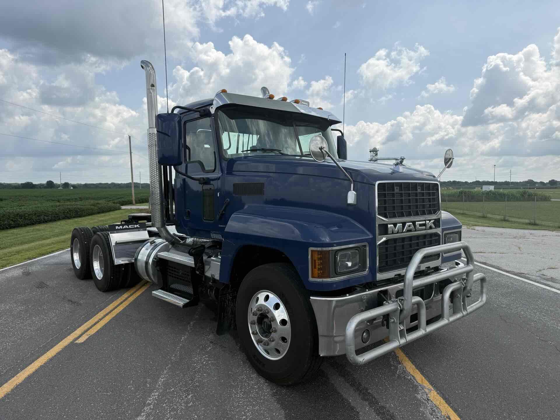 2024 Mack Pinnacle in Decatur, IL — photo 8