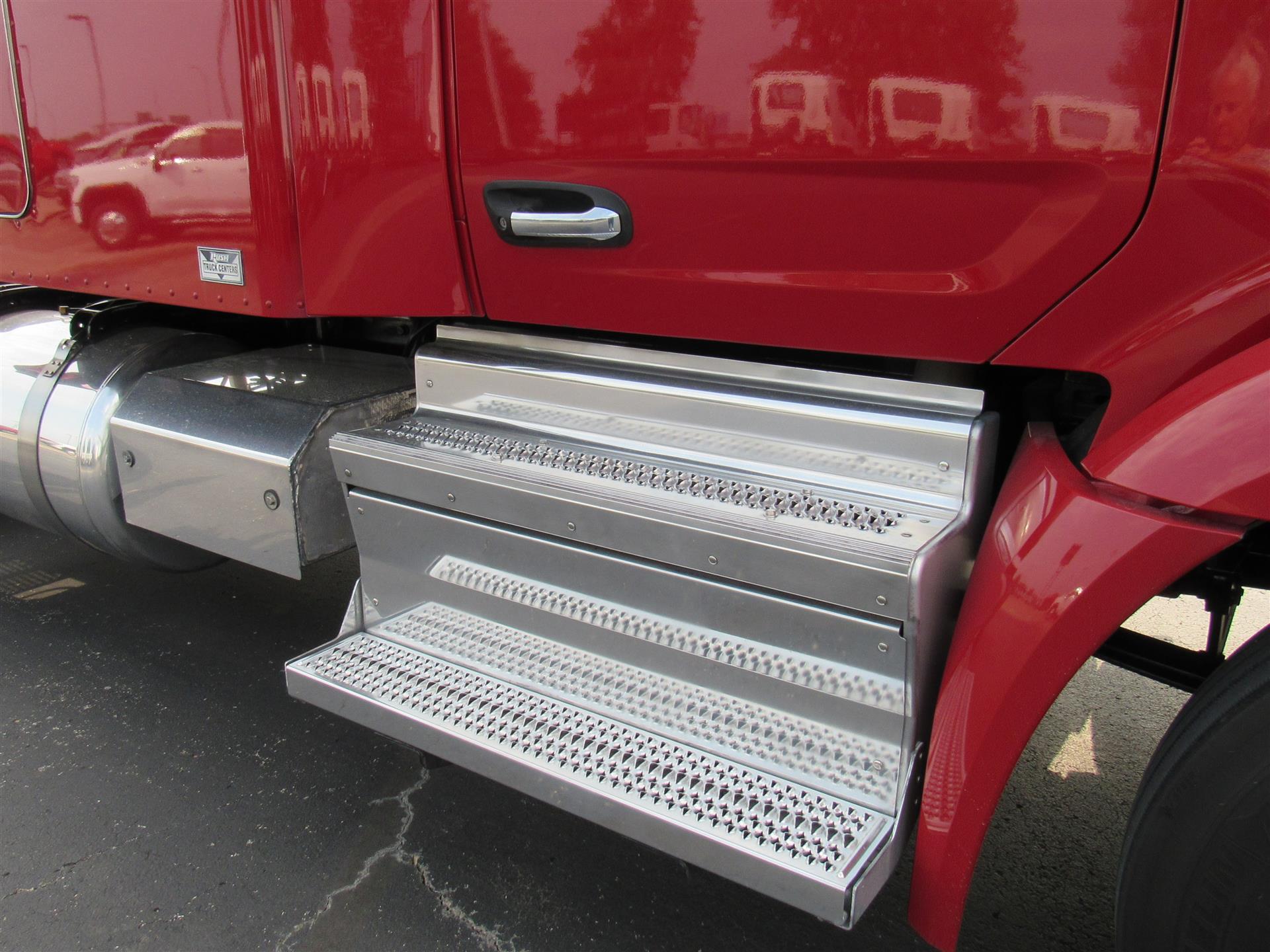 2023 Peterbilt 579 in Kansas City, MO — photo 4