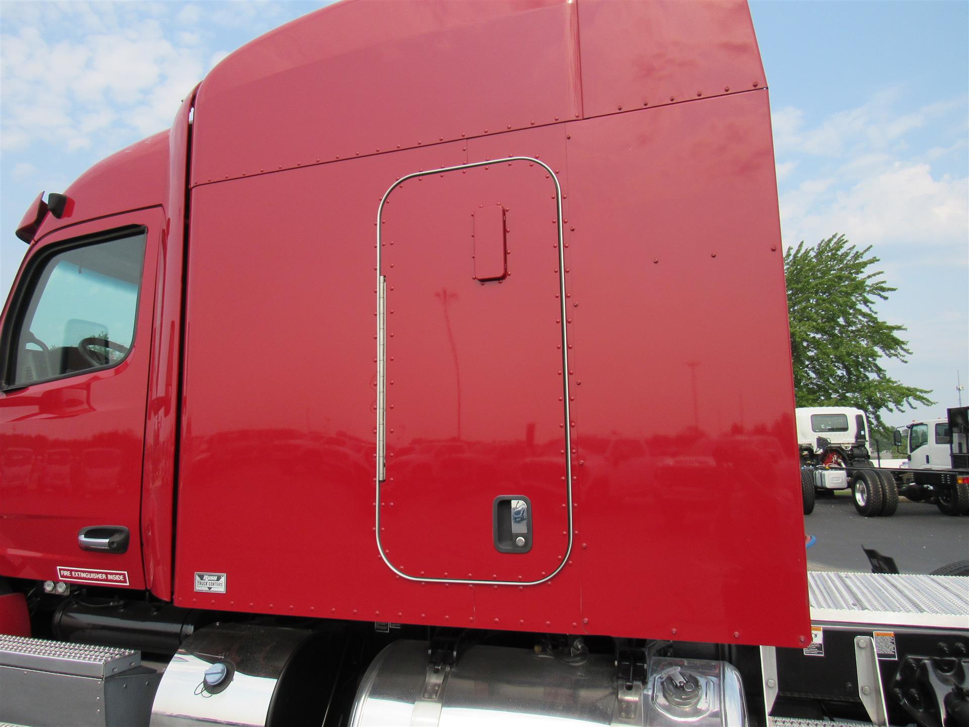 2023 Peterbilt 579 in Kansas City, MO — photo 3
