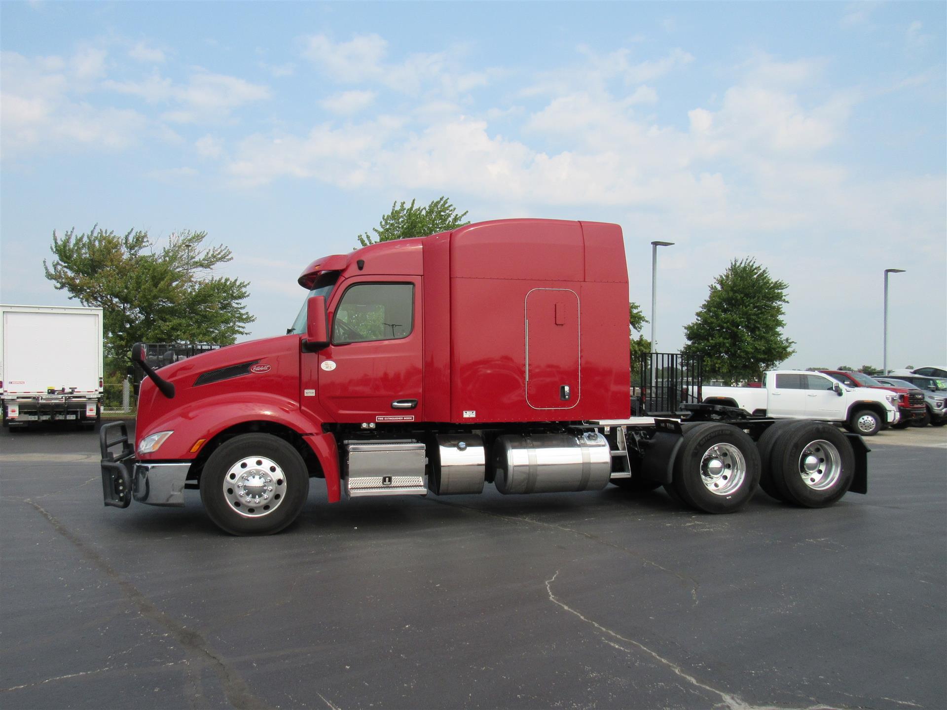 2023 Peterbilt 579 in Kansas City, MO — photo 2