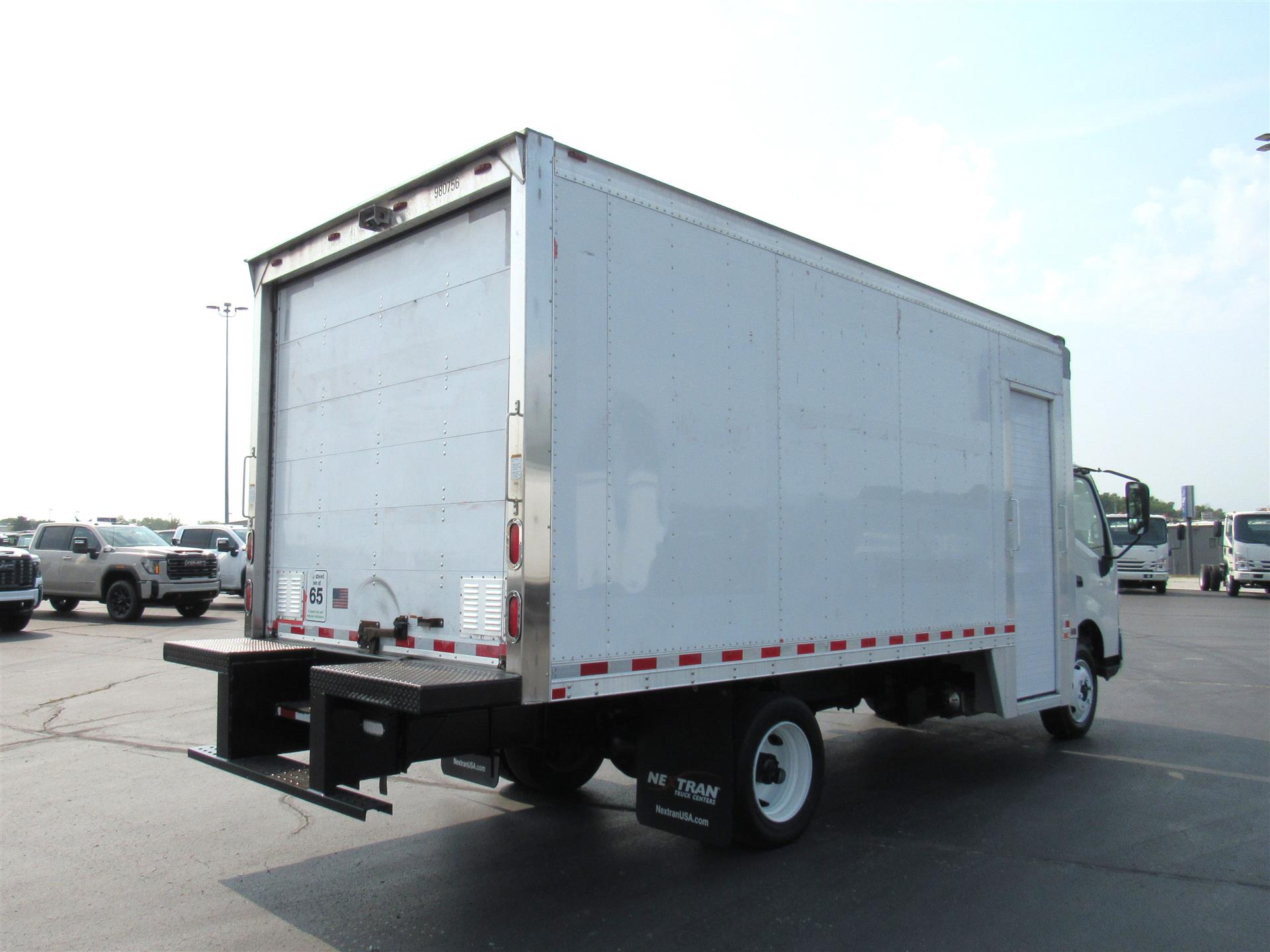 2018 Hino 195 in Kansas City, MO — photo 5