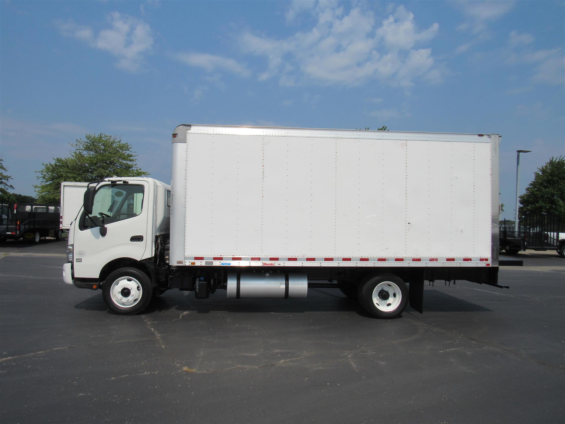 2018 Hino 195 in Kansas City, MO — photo 2
