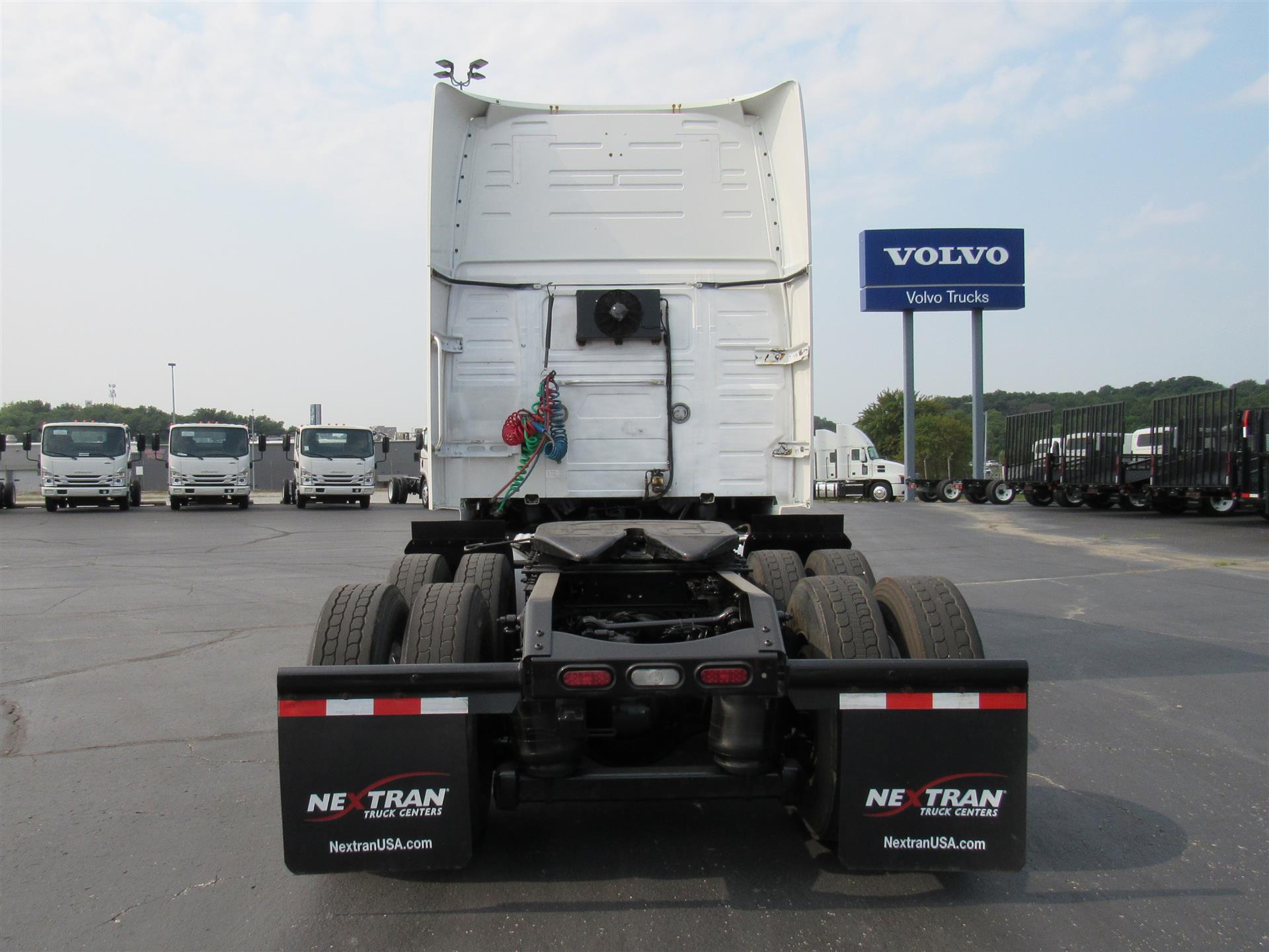 2020 Volvo VNL 860 in Kansas City, MO — photo 4