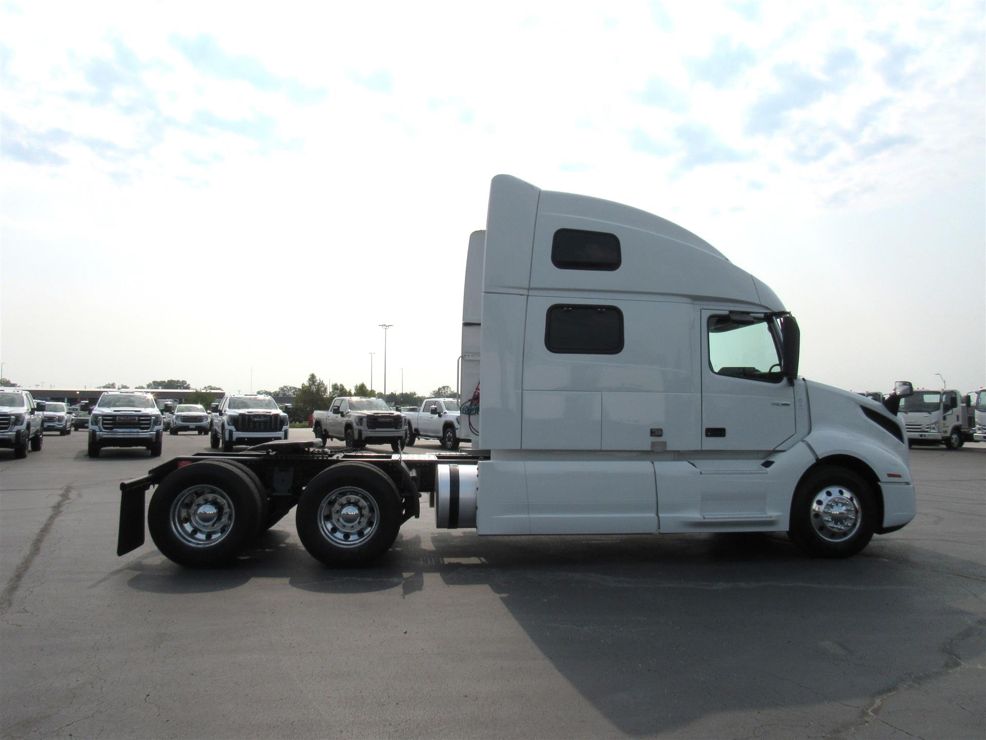 2020 Volvo VNL 860 in Kansas City, MO — photo 6