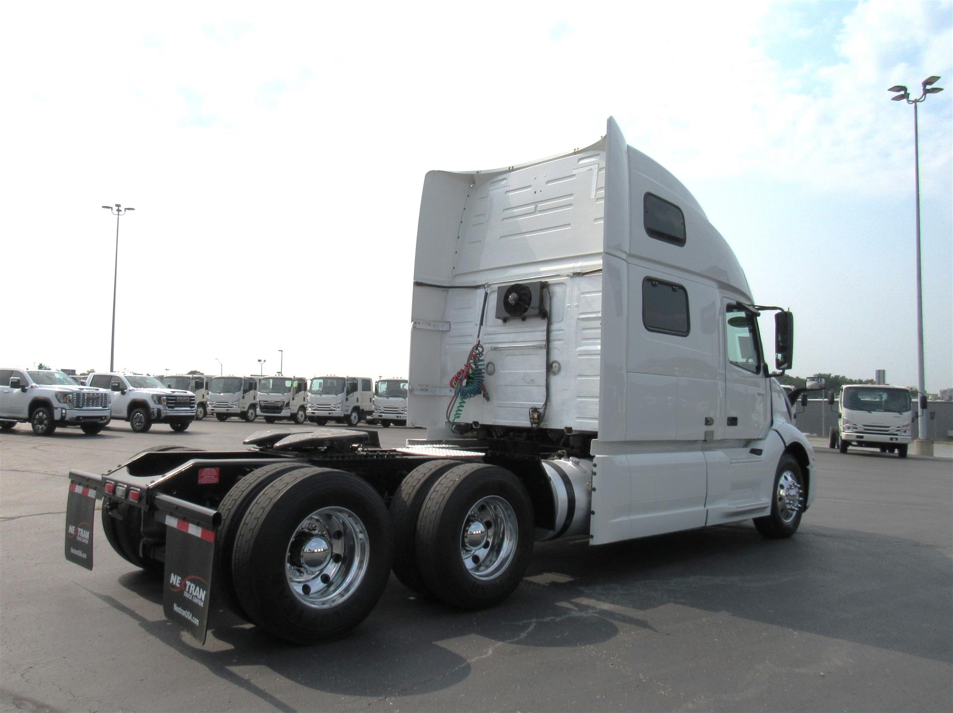2020 Volvo VNL 860 in Kansas City, MO — photo 5