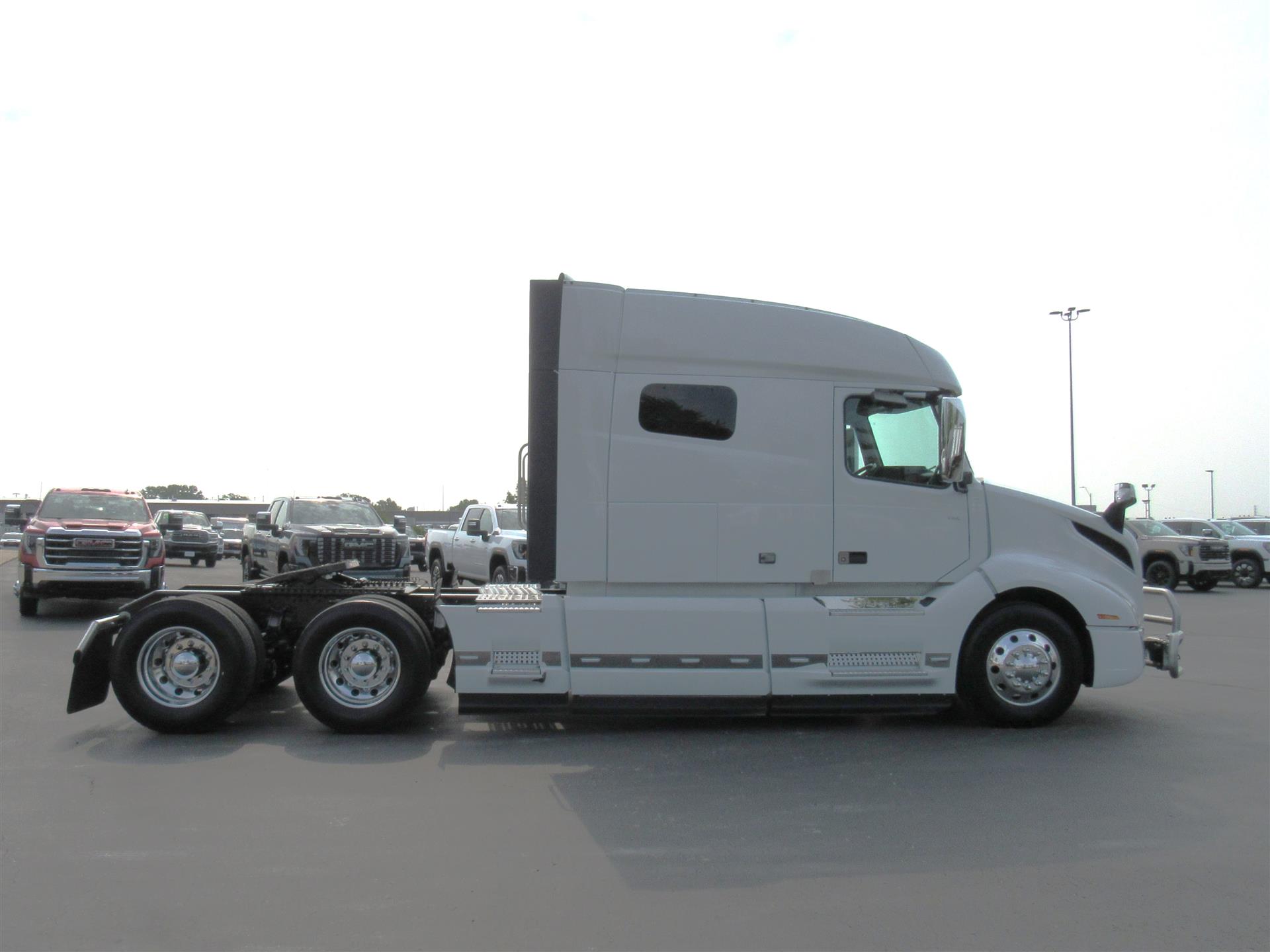 2024 Volvo VNL 740 in Kansas City, MO — photo 6